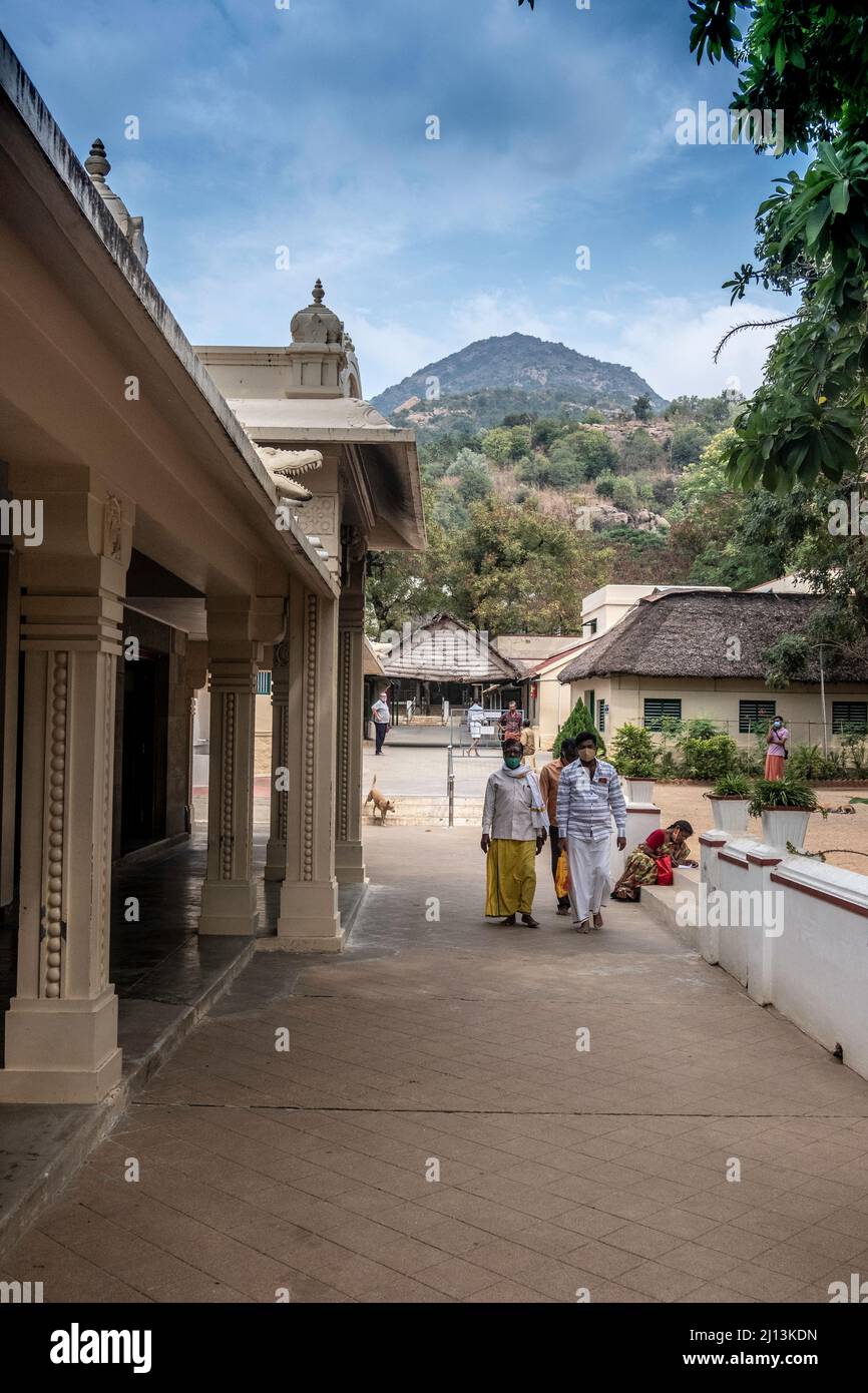 Il Tempio di Arunachalesvara (chiamato anche Tempio Annamalaiyar), è un tempio indù dedicato alla divinità Shiva, situato alla base della collina di Arunachala in Th Foto Stock