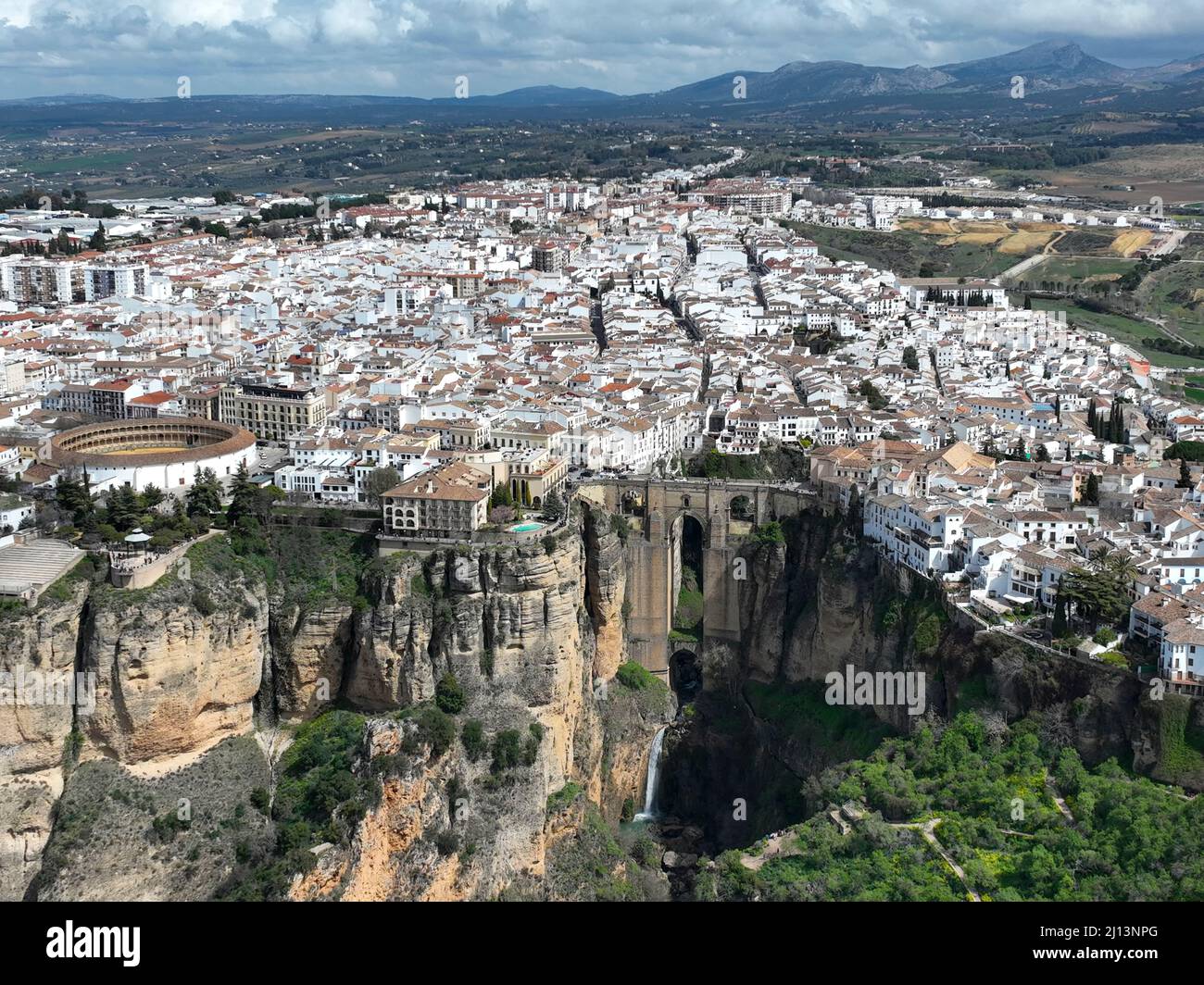 Veduta aerea della città monumentale di Ronda in provincia di Malaga, Spagna. Foto Stock