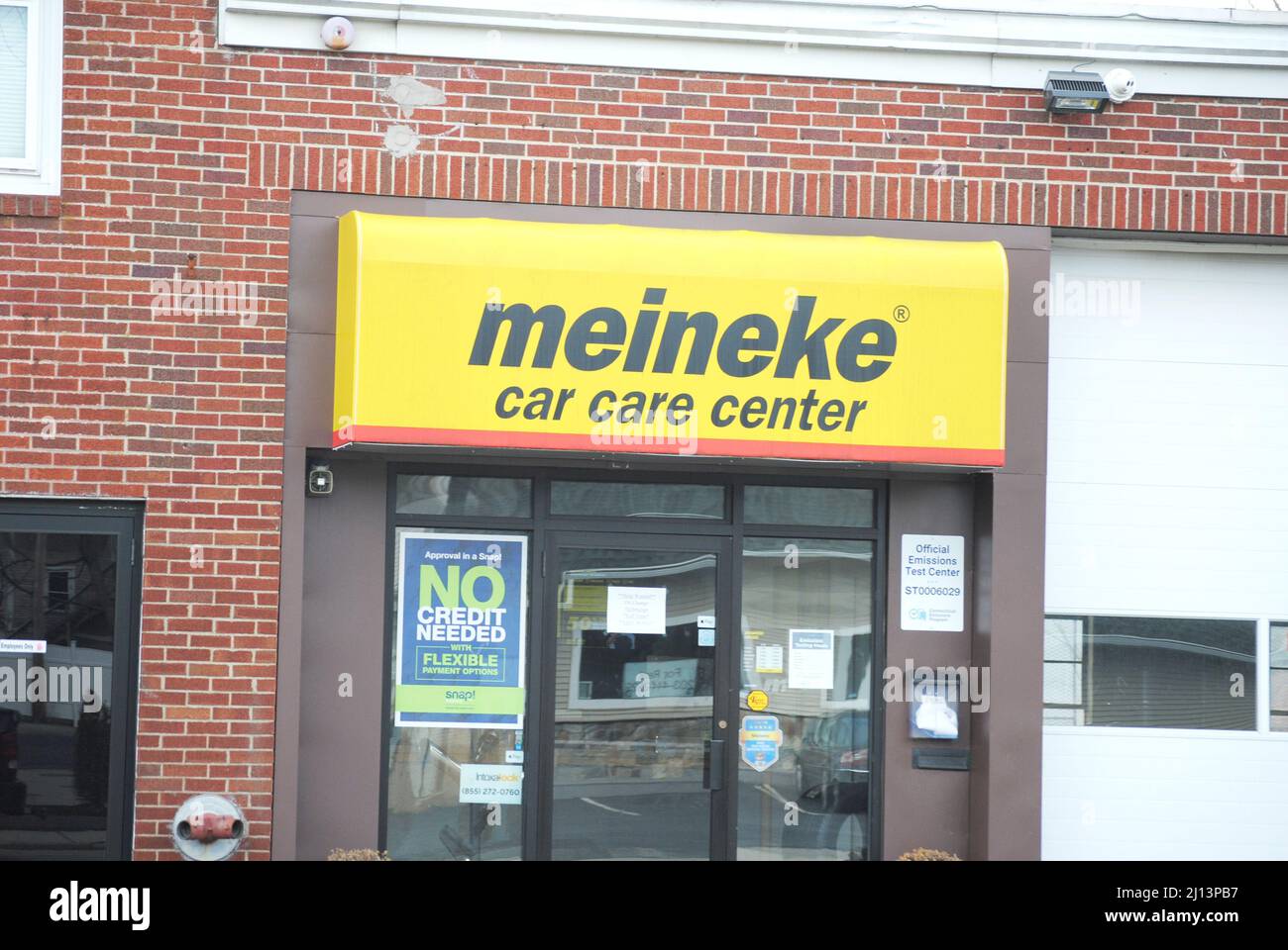 Meineke Car Care Centers, Inc. È una catena internazionale di riparazione automobilistica con oltre 900 sedi e la società principale è guidata B. Foto Stock