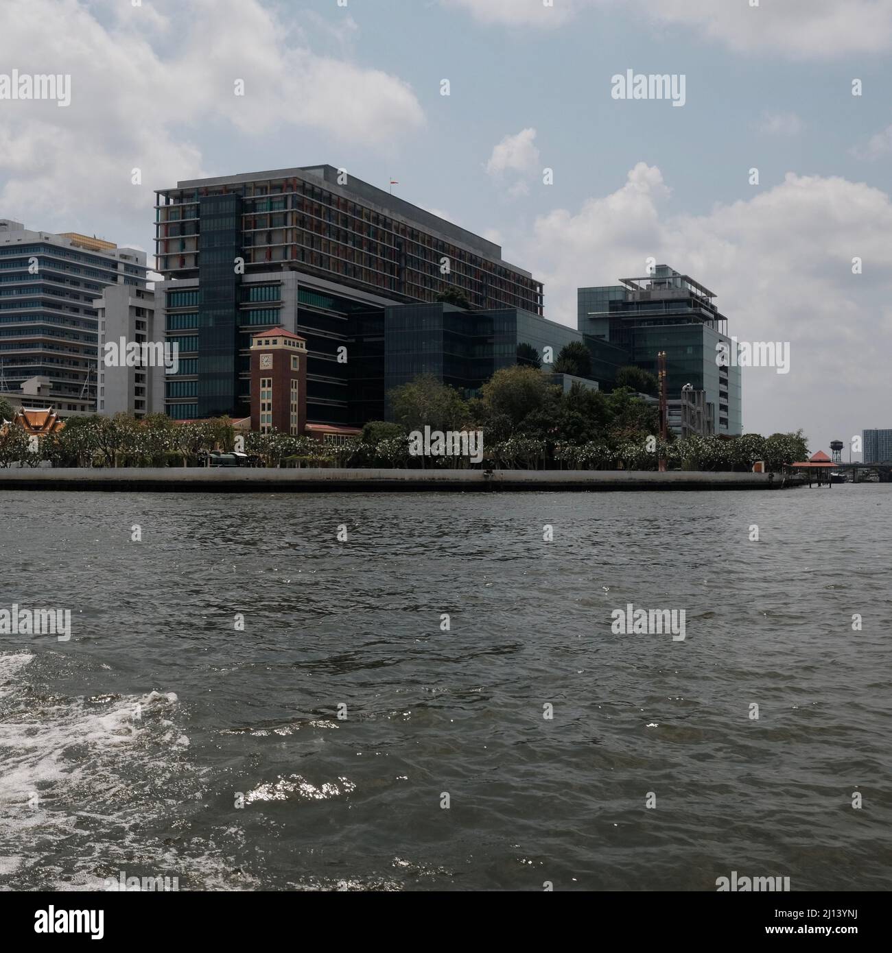 Edificio amministrativo, Ospedale Siriraj Wang Lang, Siri Rat, Bangkok noi, Bangkok sulla riva occidentale del fiume Chao Phraya Thailandia Foto Stock