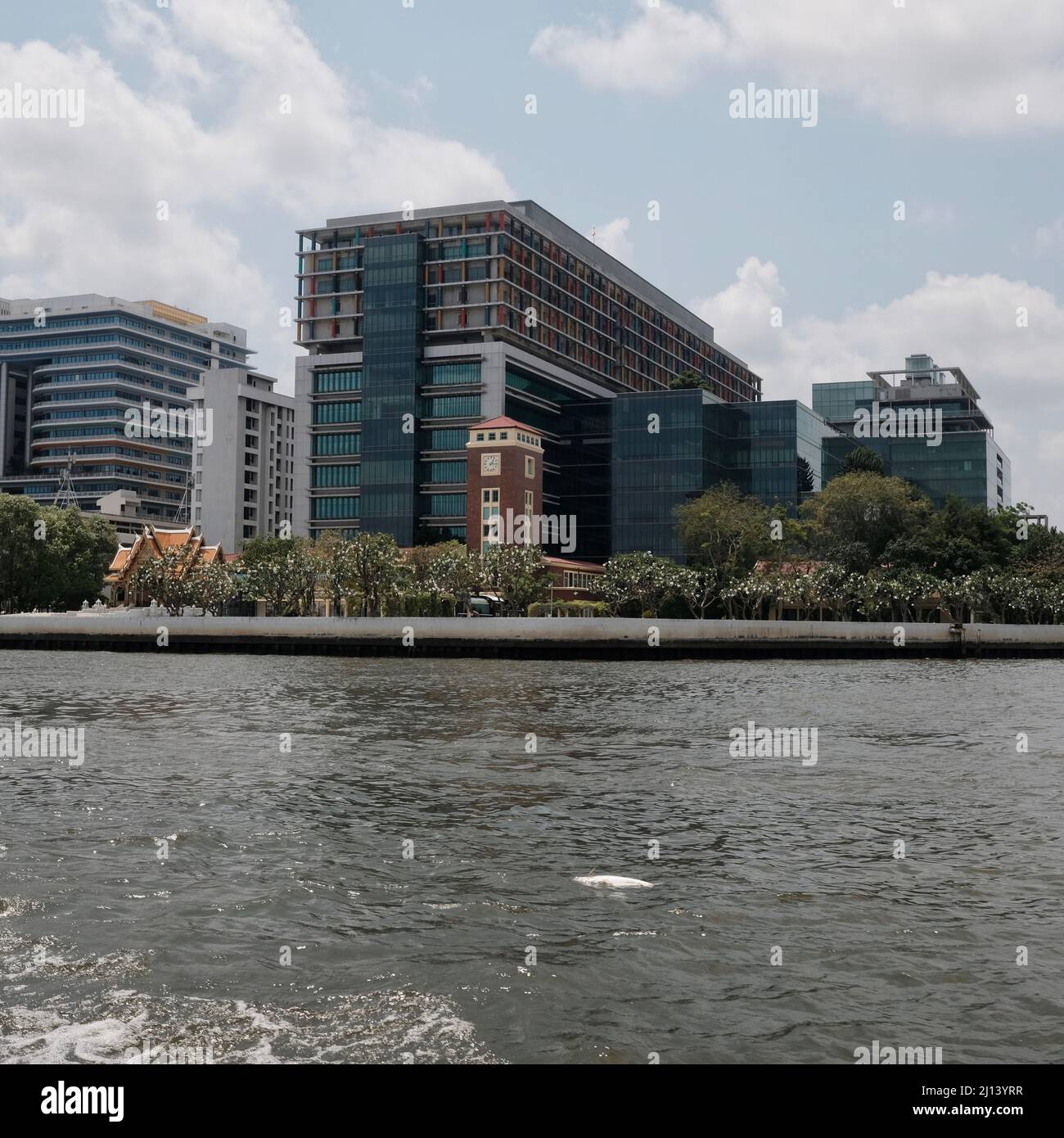 Edificio amministrativo, Ospedale Siriraj Wang Lang, Siri Rat, Bangkok noi, Bangkok sulla riva occidentale del fiume Chao Phraya Thailandia Foto Stock