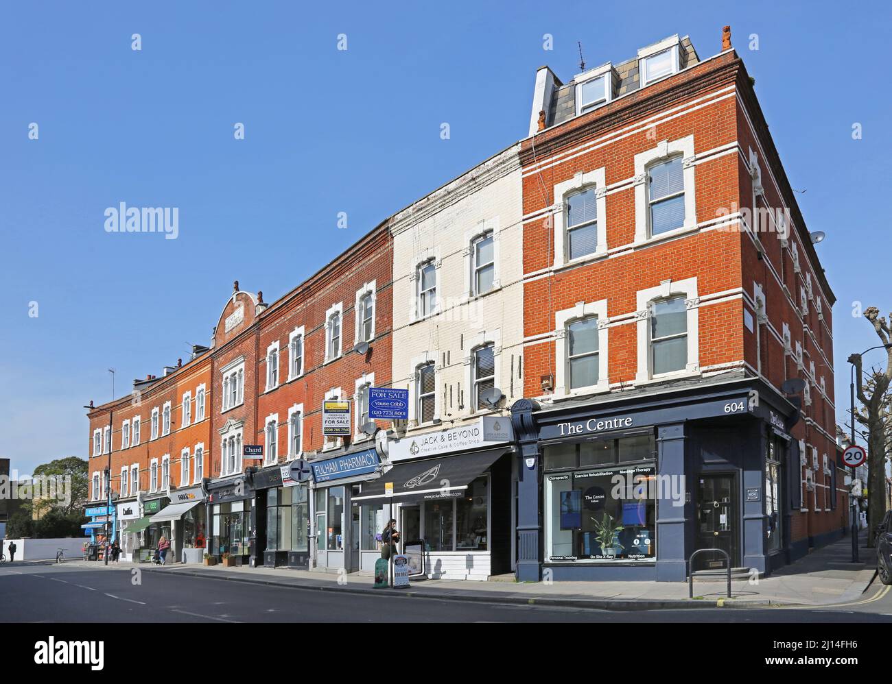 Negozi su Fulham Road, Londra, Regno Unito. Un quartiere alla moda di West London. Foto Stock