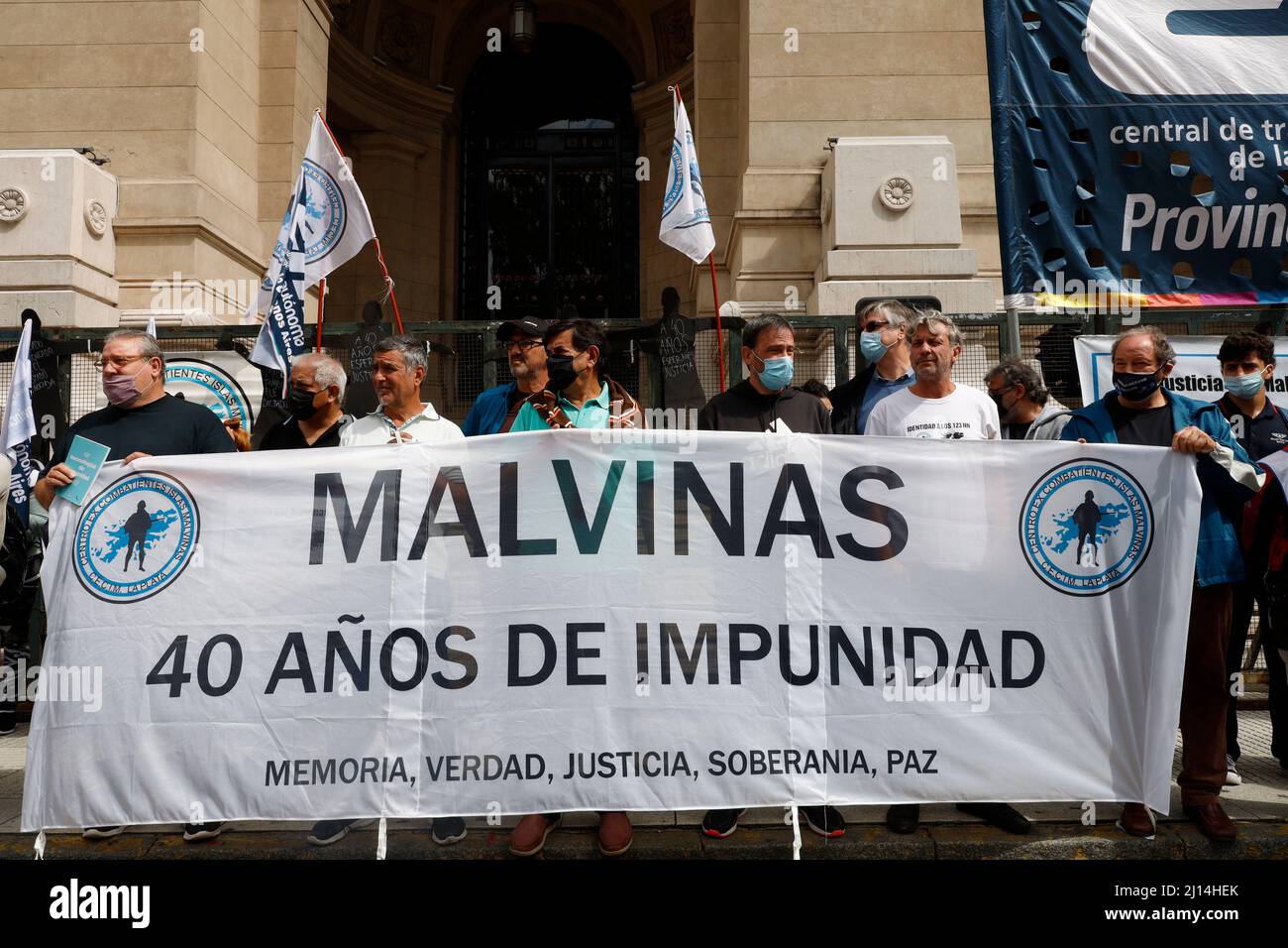 Buenos Aires, Argentina, 22nd marzo 2022. Ex combattenti della guerra delle Malvinas dimostrando di fronte alla Corte Suprema di Giustizia della Nazione. Credit: Esteban Osorio/Alamy Live News Foto Stock