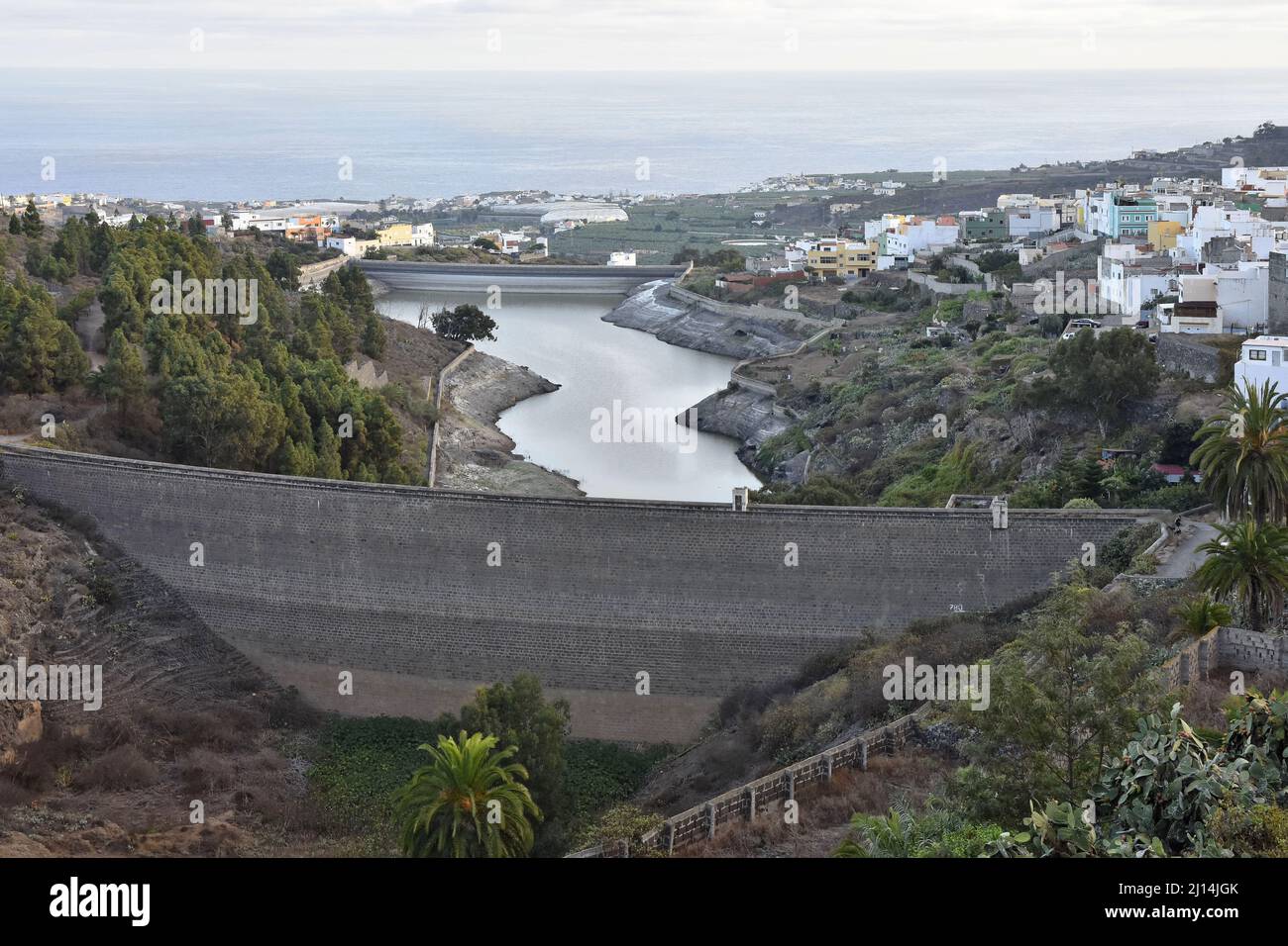 Dam serbatoio d'acqua sulla costa settentrionale di Gran Canaria Isole Canarie Spagna. Foto Stock