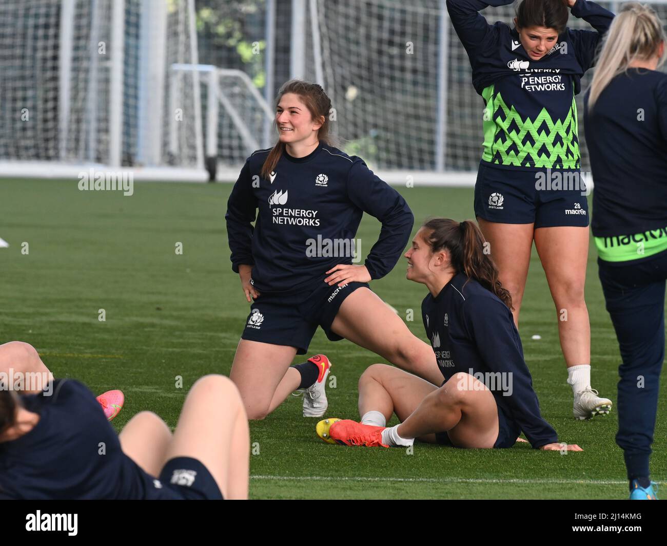 Oriam Sports Centre Edinburgh.Scotland.UK. 22nd marzo 22 .Scotland's Training Session for TikTok Women's Six Nations Rugby match vs Inghilterra . Scozia Vice Captain Helen Nelson(C) Credit: eric mccowat/Alamy Live News Foto Stock