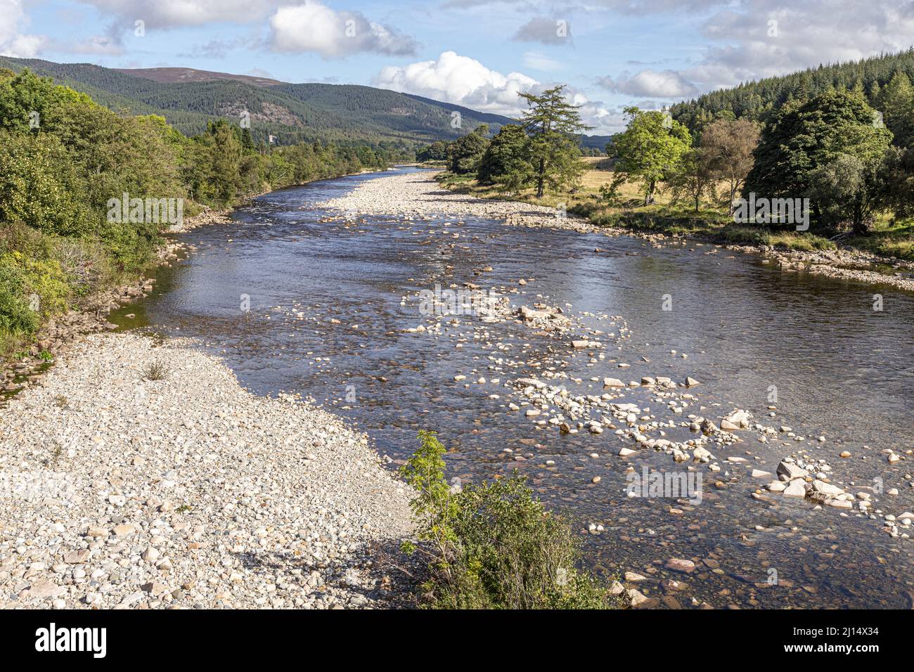 The River Dee a Ballater, Aberdeenshire, Scozia, Regno Unito Foto Stock