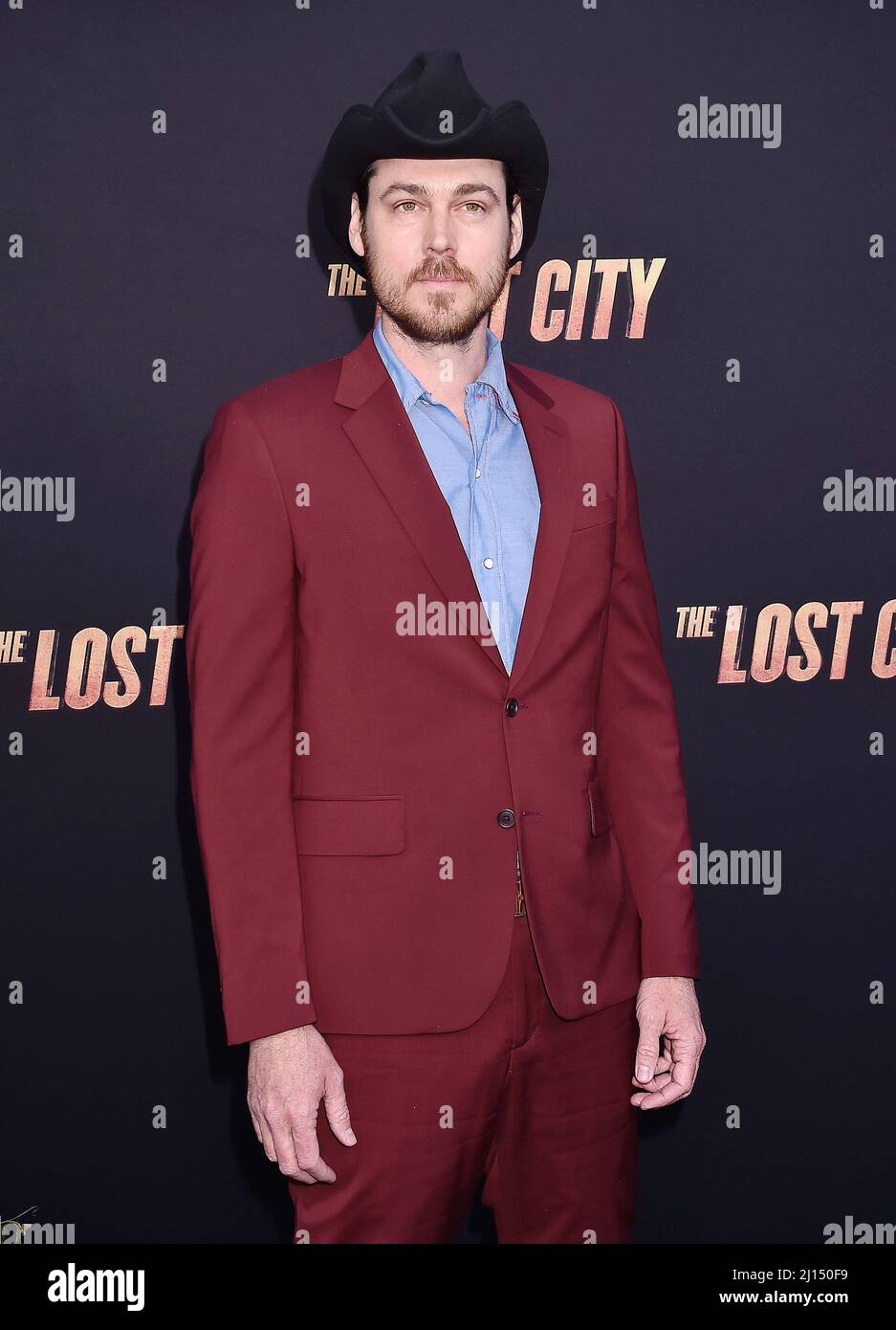 LOS ANGELES, CA - MARZO 21: Il regista Aaron Nee partecipa alla prima di Los Angeles di Paramount Pictures' 'The Lost City' al Regency Village Theatre di M Foto Stock