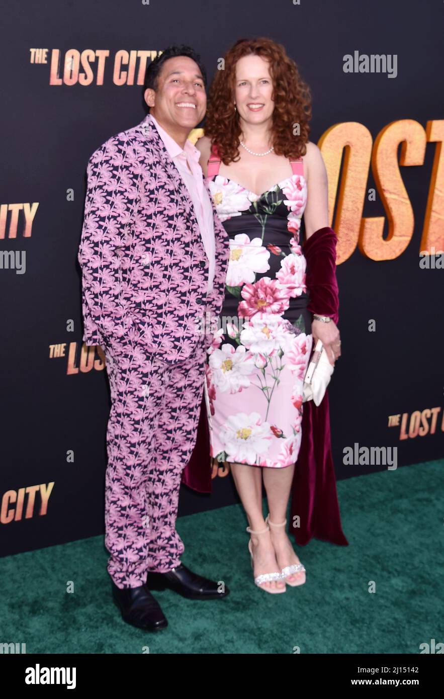 LOS ANGELES, CA - MARZO 21: (L-R) Oscar Nuñez e Ursula Whittaker partecipano alla prima di Los Angeles di Paramount Pictures 'The Lost City' in Regency Foto Stock