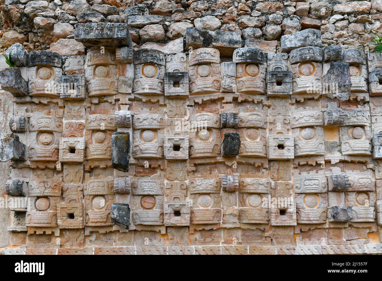 Palazzo delle maschere, Kabah, sito archeologico maya nella regione Puuc dello Yucatan occidentale, Messico Foto Stock