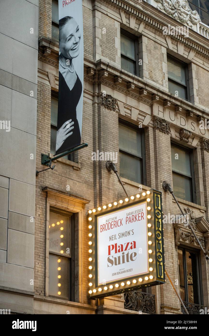 Hudson Theatre Marquee 'Plaza Suite' al Millennium Broadway Hotel, NYC USA 2022 Foto Stock