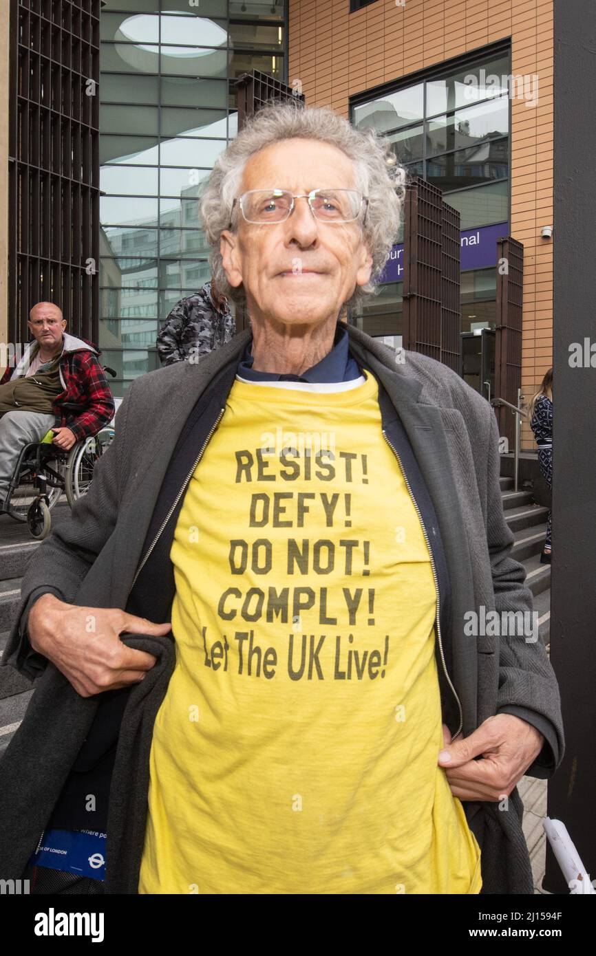 Bristol Magistrates' Court, Bristol, Regno Unito. 3rd agosto 2021. Il fratello maggiore di Jeremy Corbyn, Piers Corbyn, 74, di East Street a Southwark arriva a Brist Foto Stock