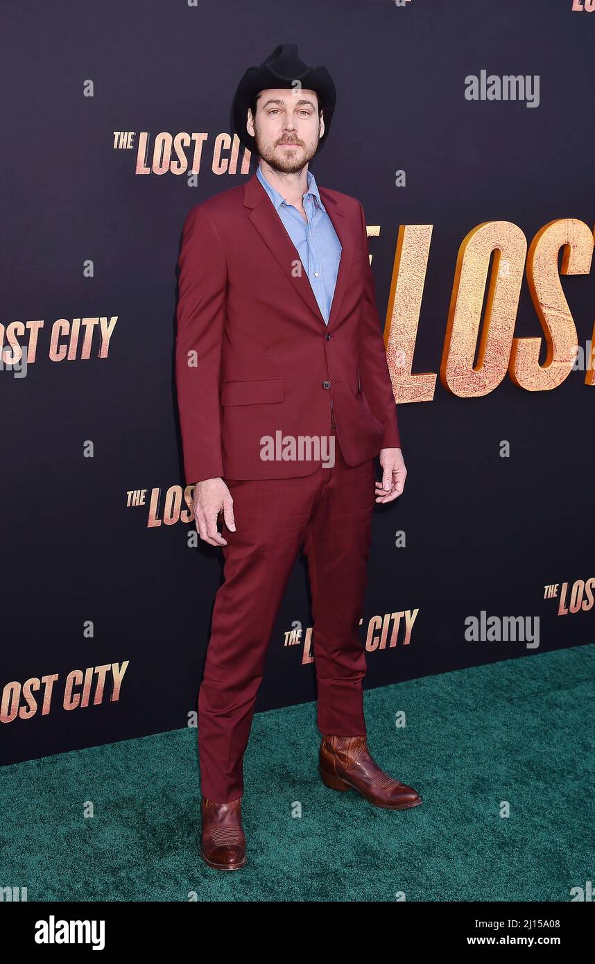 Los Angeles, CA. 21st Mar 2022. Il regista Aaron Nee partecipa alla prima di Los Angeles di Paramount Pictures 'The Lost City' al Regency Village Theatre il 21 marzo 2022 a Los Angeles, California. Credit: Jeffrey Mayer/JTM Photos/Media Punch/Alamy Live News Foto Stock