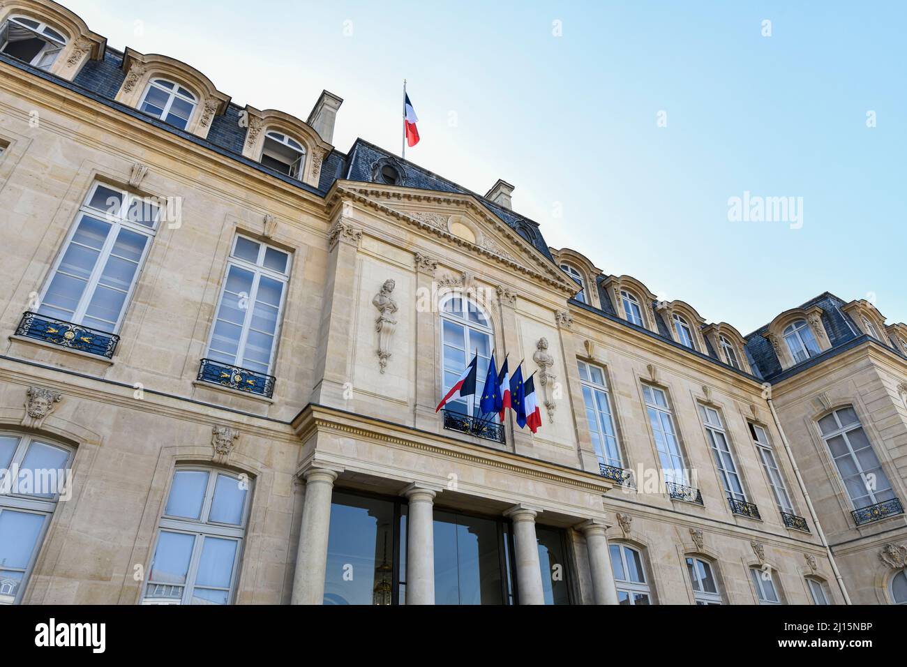 L'illustrazione mostra l'ingresso (all'interno del cortile) al Palazzo Presidenziale Elysee (Palais de l'Elysée). Foto Stock
