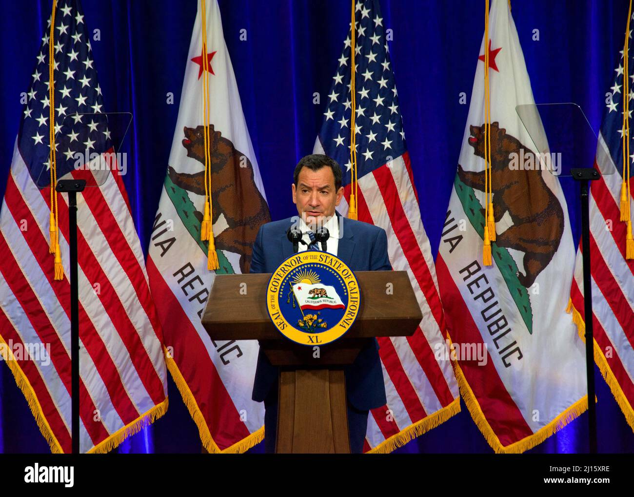 Sacramento, CA - 8 marzo 2022: L’onorevole Anthony Rendon, Presidente dell’Assemblea della California, intervenendo presso lo Stato dello Stato di Sacram Foto Stock