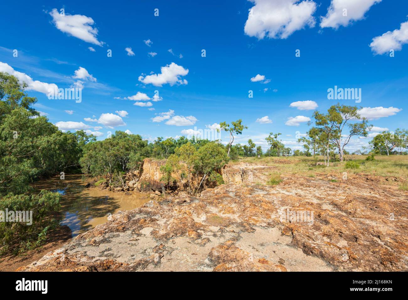 Vista panoramica della Riserva Naturale delle Cascate di Kooroorinya, una destinazione polupar nel Queensland centrale, QLD, Australia Foto Stock