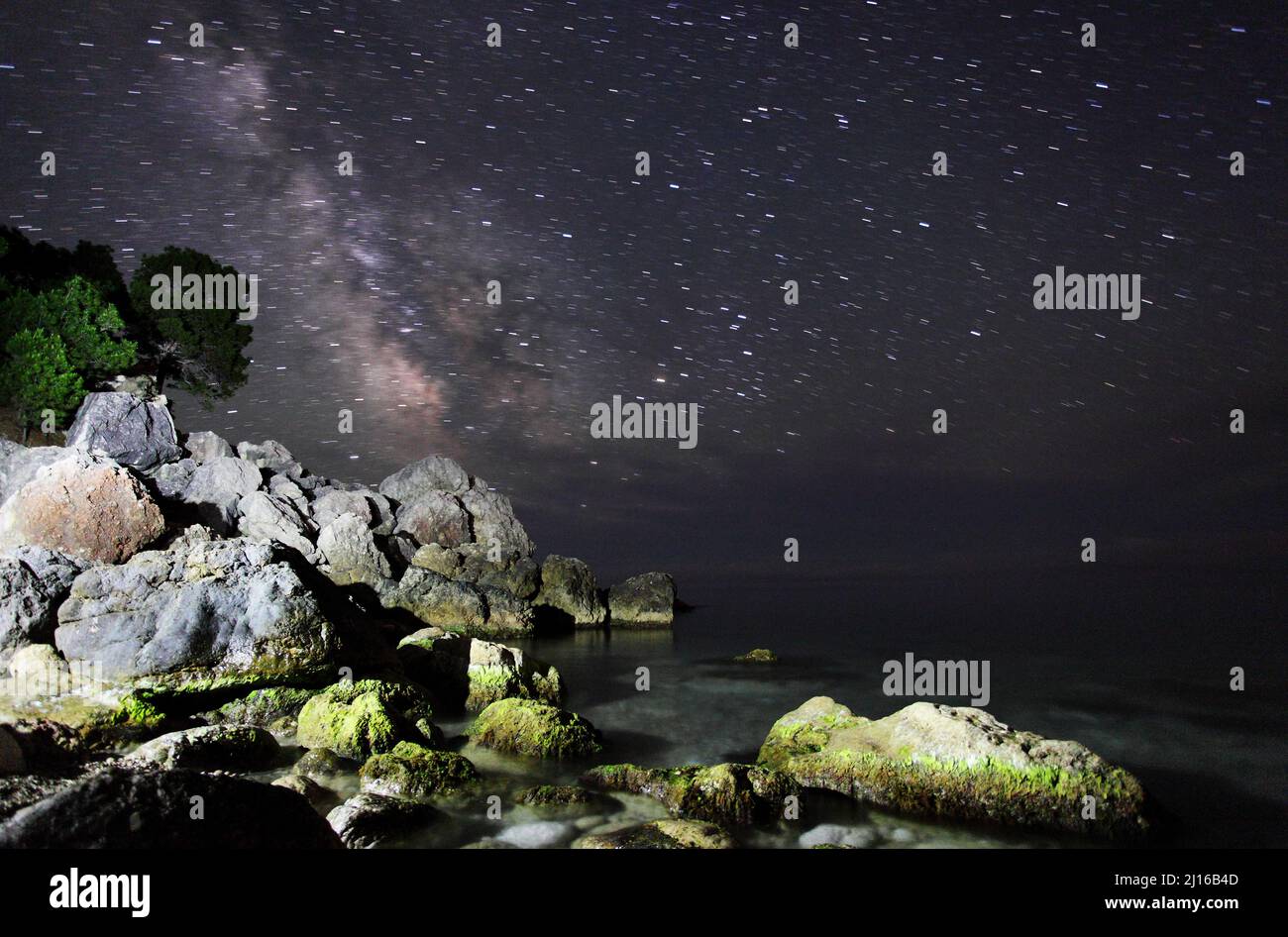 Lunga esposizione della Via Lattea e della nebulosa scura Foto Stock