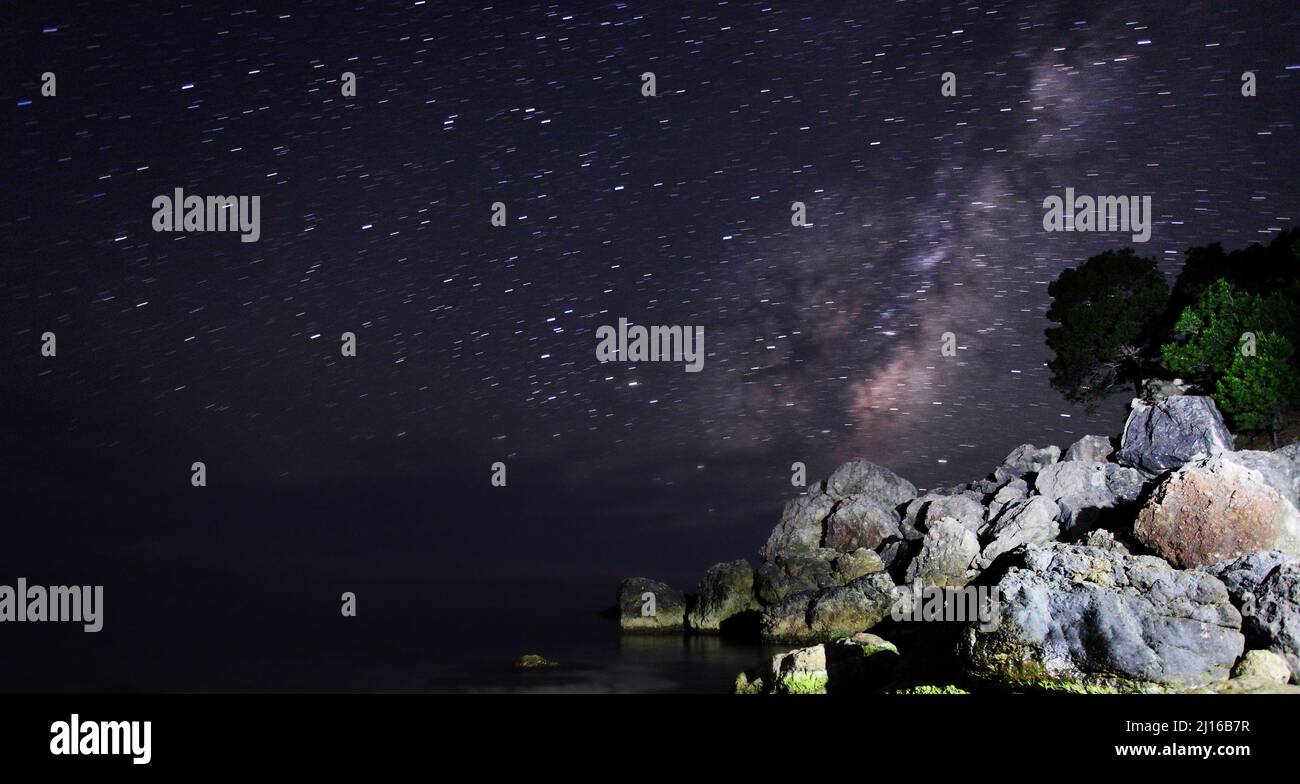 Lunga esposizione della Via Lattea e della nebulosa scura Foto Stock