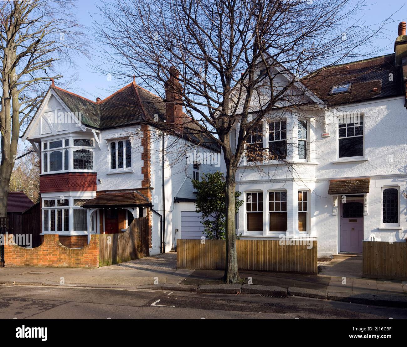 AB 1875 von Edward William Godwin, ab 1877 von Richard Norman Shaw errichtete erste 'Gartenstadt' der Welt. Vorläufer der Deutschen Gartenstadtbewegun Foto Stock