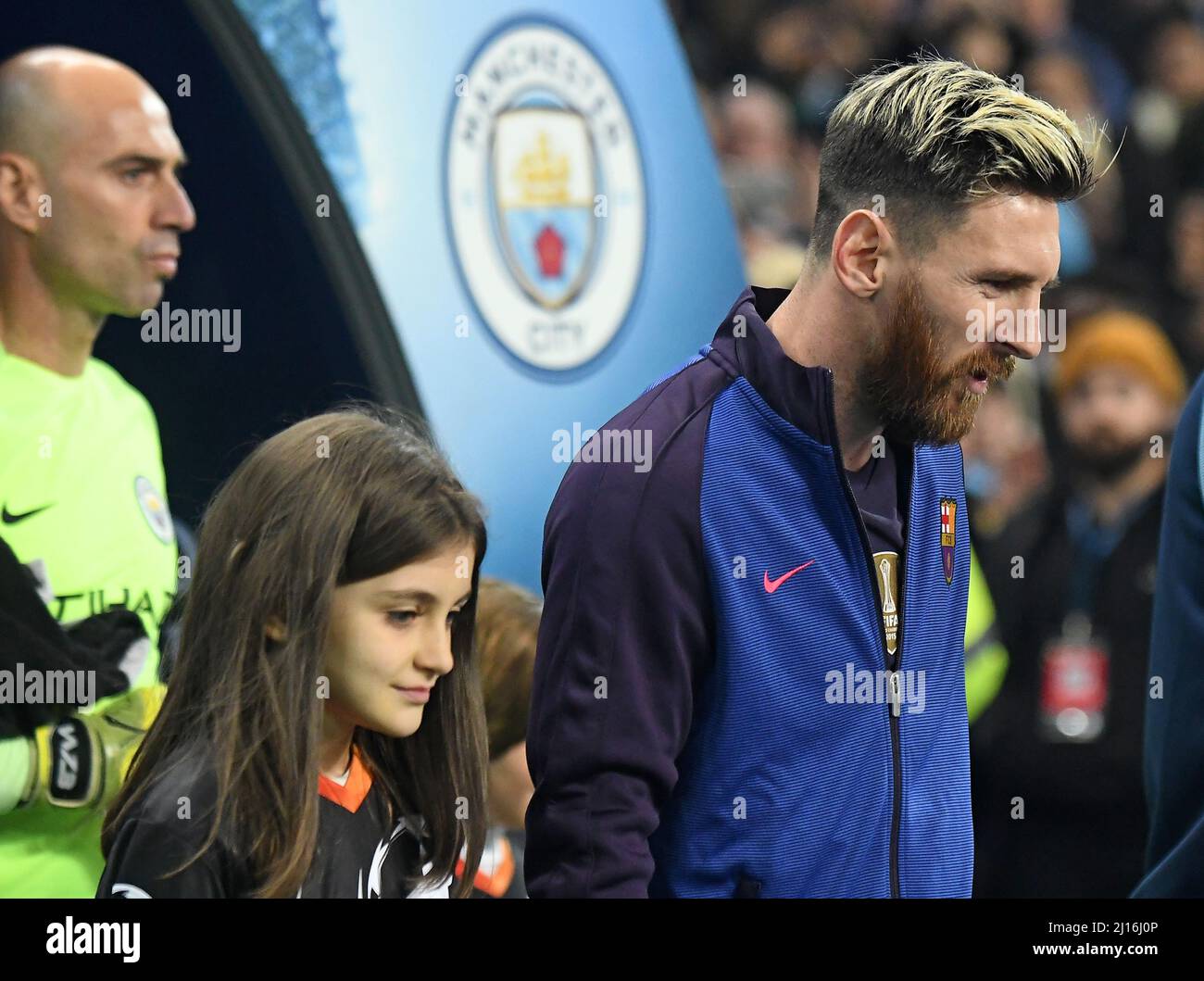 MANCHESTER, INGHILTERRA - 1 NOVEMBRE 2016: Lionel messi di Barcellona raffigurato prima della partita UEFA Champions League Group C tra Manchester City e il FC Barcelona al City of Manchester Stadium. Copyright: Cosmin Iftode/Picstaff Foto Stock