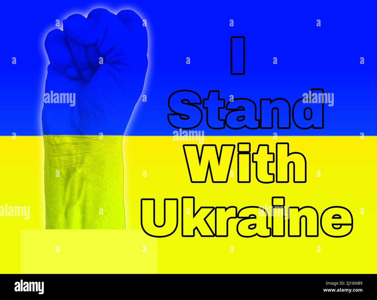 Il pugno dell'uomo con Una bandiera di Ucraina isolato su i Stand con Ucraina testo Ucraina bandiera colore sfondo Foto Stock