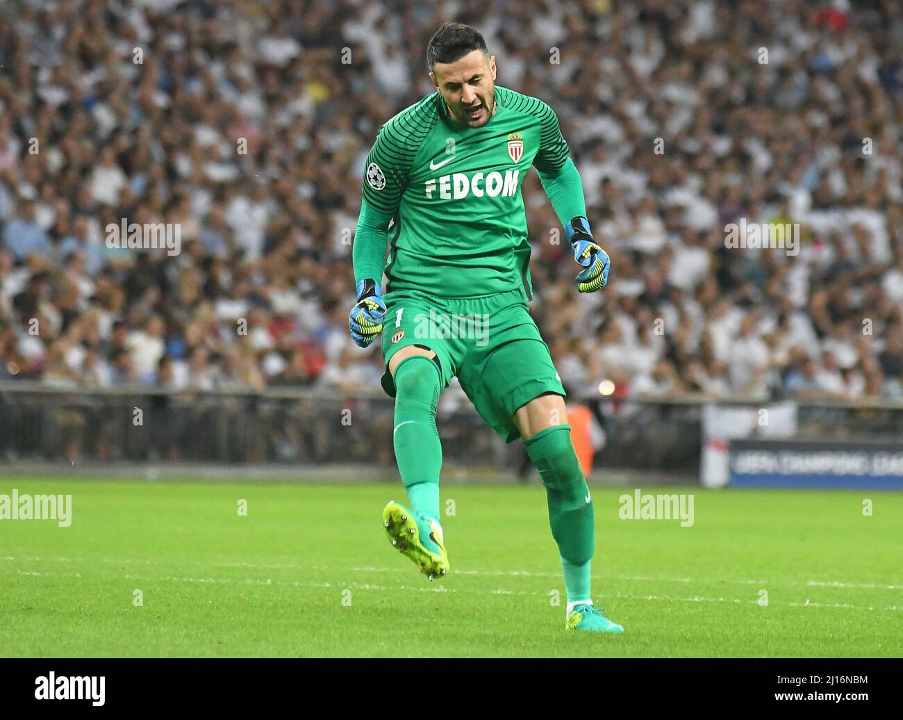 MANCHESTER, INGHILTERRA - 14 SETTEMBRE 2016: Il portiere di Monaco Danijel Subasic festeggia dopo un gol segnato dalla sua squadra durante la partita UEFA Champions League Group e tra Tottenham Hotspur e MONACO allo stadio di Wembley. Copyright: Cosmin Iftode/Picstaff Foto Stock