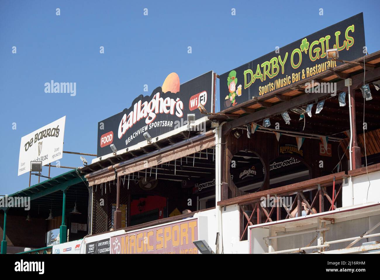 bar irlandesi e bar sportivi de barras gallaghers e darby odels puerto del carmen lanzarote isole canarie spagna Foto Stock