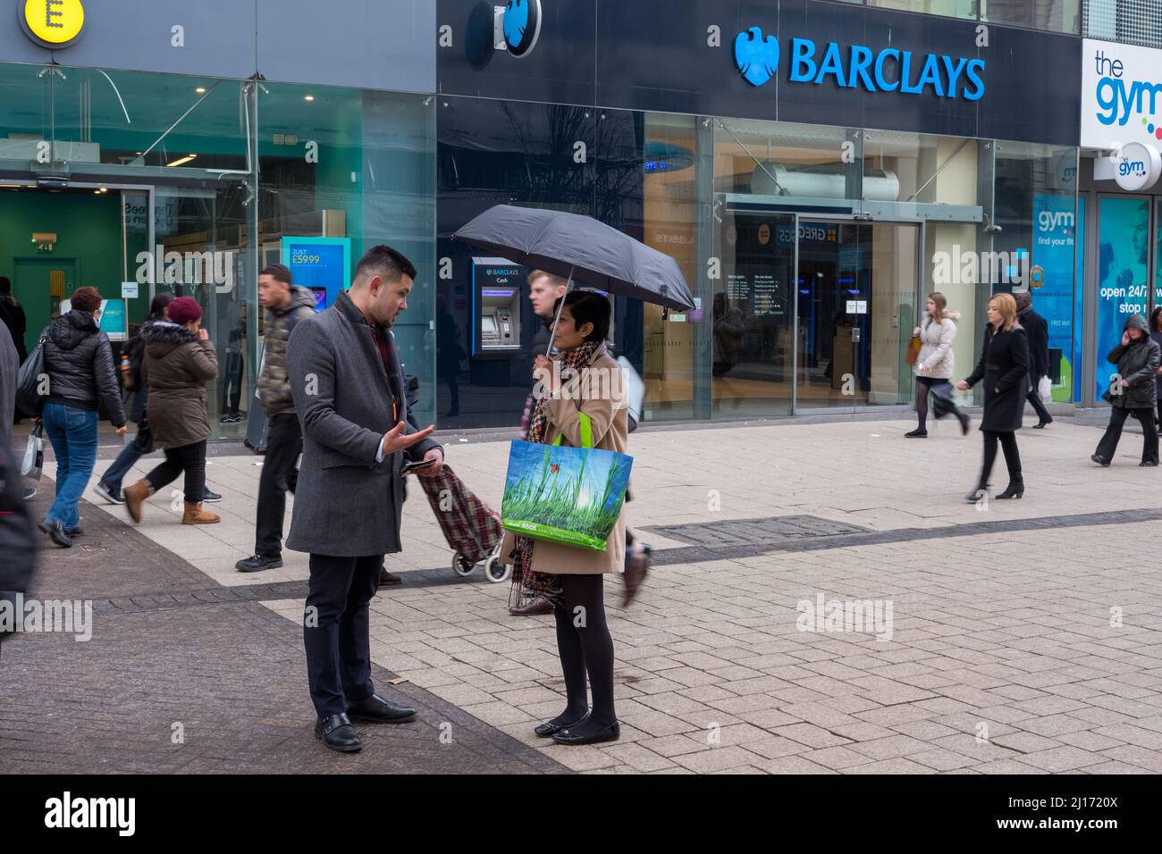 Addetti alle vendite e acquirenti nel centro di Birmingham Foto Stock