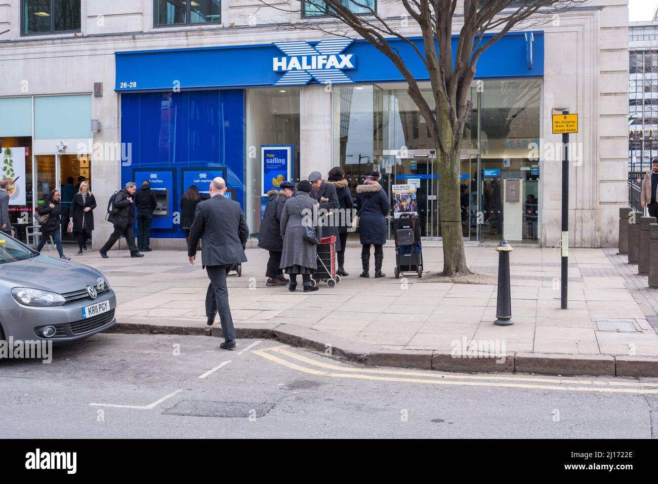 Vendere dio agli acquirenti nel centro di Birmingham Foto Stock