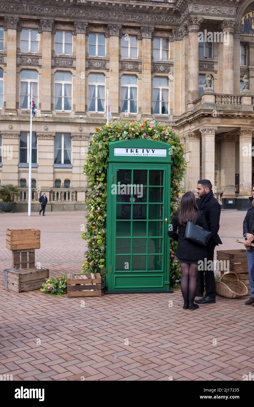 Gli amanti dello shopping nel centro di Birmingham Foto Stock