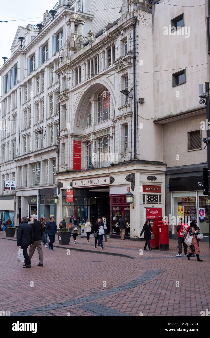 Gli amanti dello shopping nel centro di Birmingham Foto Stock