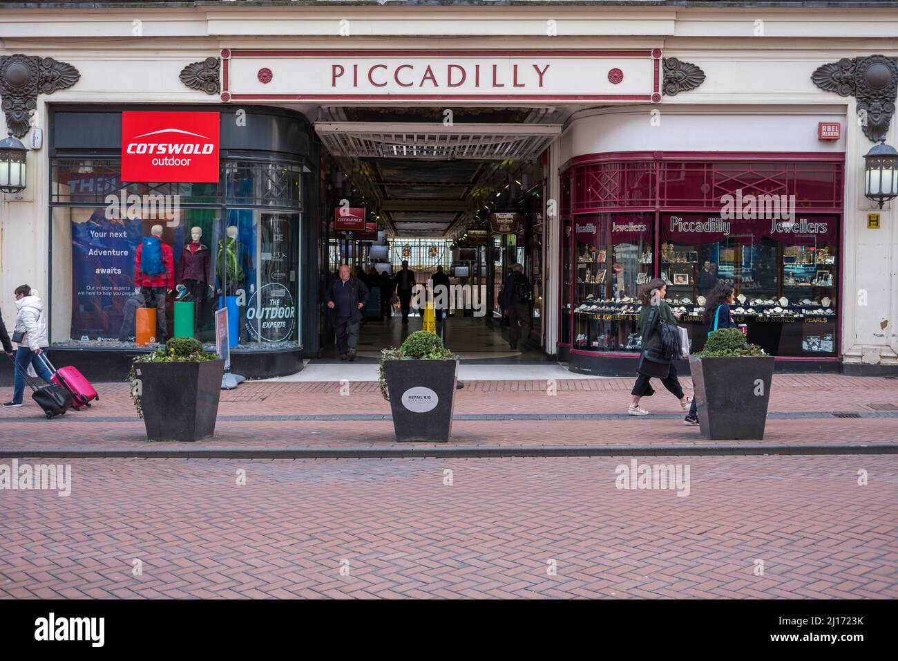 Piccadilly Arcade e negozi nel centro di Birmingham Foto Stock