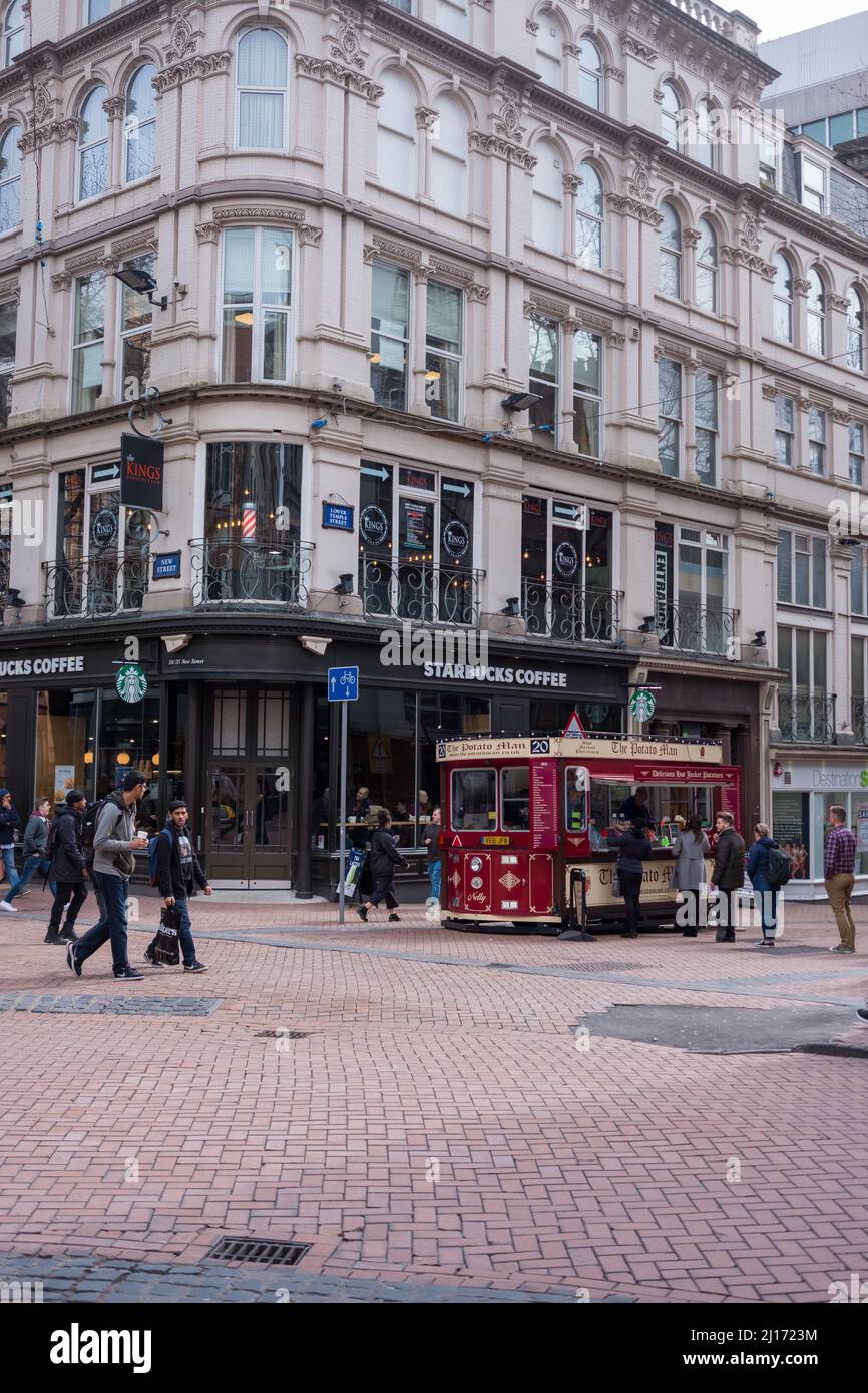 Gli amanti dello shopping nel centro di Birmingham Foto Stock