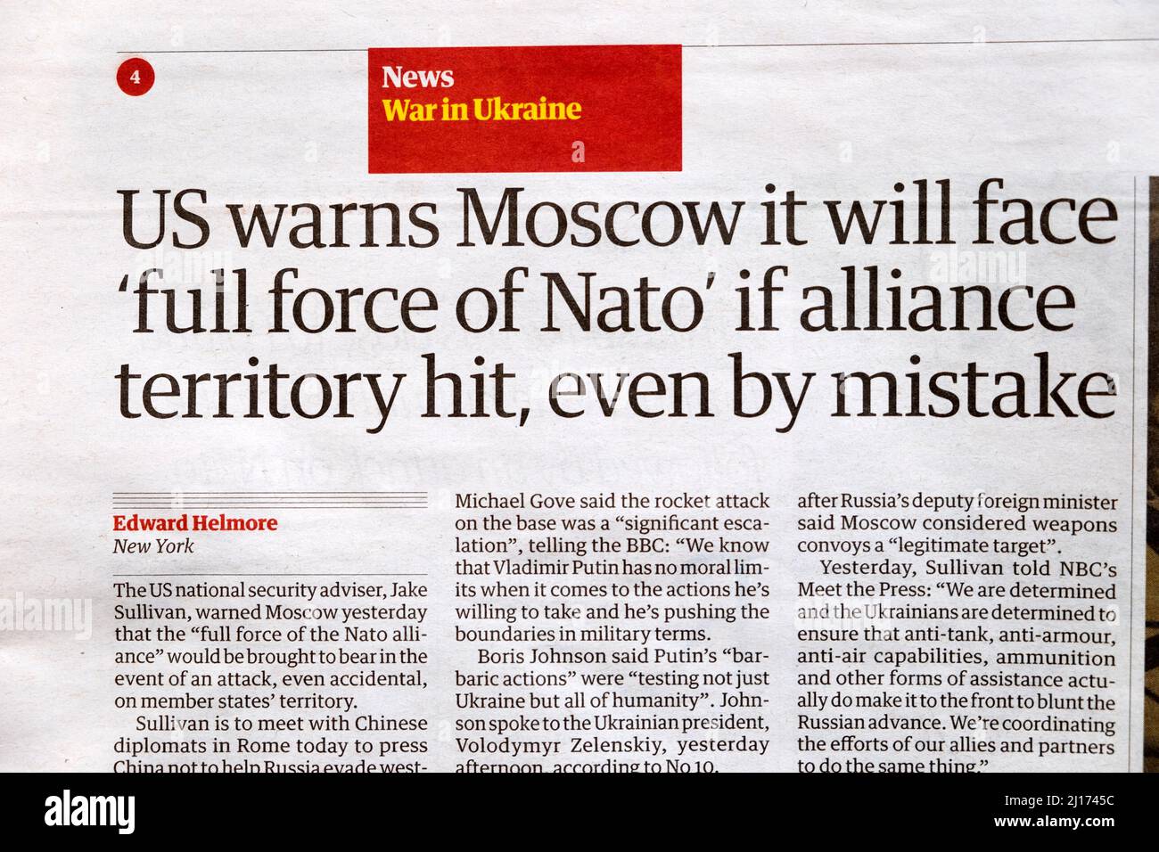 "NOI AVVERTIAMO Mosca che si trova di fronte a "piena forza della NATO" se il territorio dell'alleanza colpirà, anche per errore", titolo del giornale Guardian 14 marzo 2022 Londra UK Foto Stock