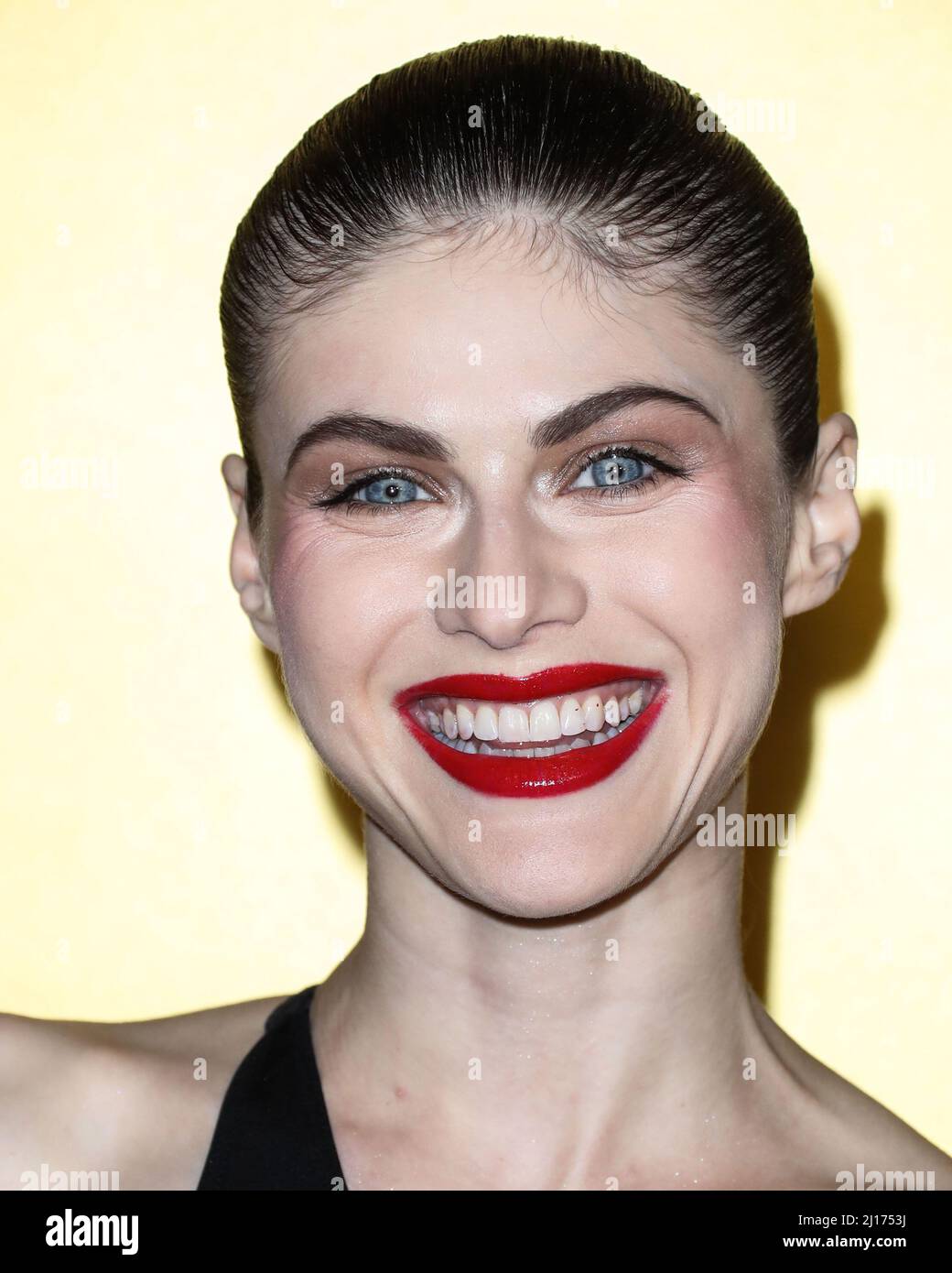 Hollywood, Stati Uniti. 22nd Mar 2022. HOLLYWOOD, LOS ANGELES, CALIFORNIA, USA - 22 MARZO: Alexandra Daddario arriva al Vanities Party: A Night for Young Hollywood Hosted by Vanity Fair tenuto al Musso and Frank Grill il 22 marzo 2022 a Hollywood, Los Angeles, California, Stati Uniti. (Foto di Xavier Collin/Image Press Agency/Sipa USA) Credit: Sipa USA/Alamy Live News Foto Stock