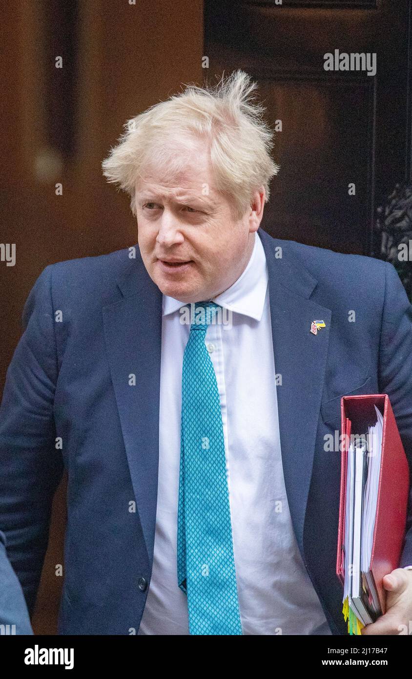 Londra, Regno Unito. 23rd Mar 2022. Il primo ministro Boris Johnson lascia 10 Downing Street per i PMQ nella Camera dei Comuni prima del bilancio di primavera del 23rd marzo 2022. Credit: Lucy North/Alamy Live News Foto Stock
