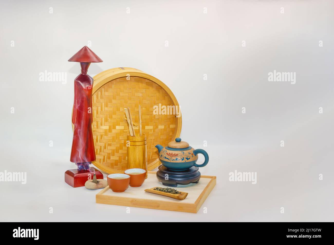 Ambiente Stilllife di servire il tè per due con il tè di perle di Jasmin, stile Asiatico Foto Stock