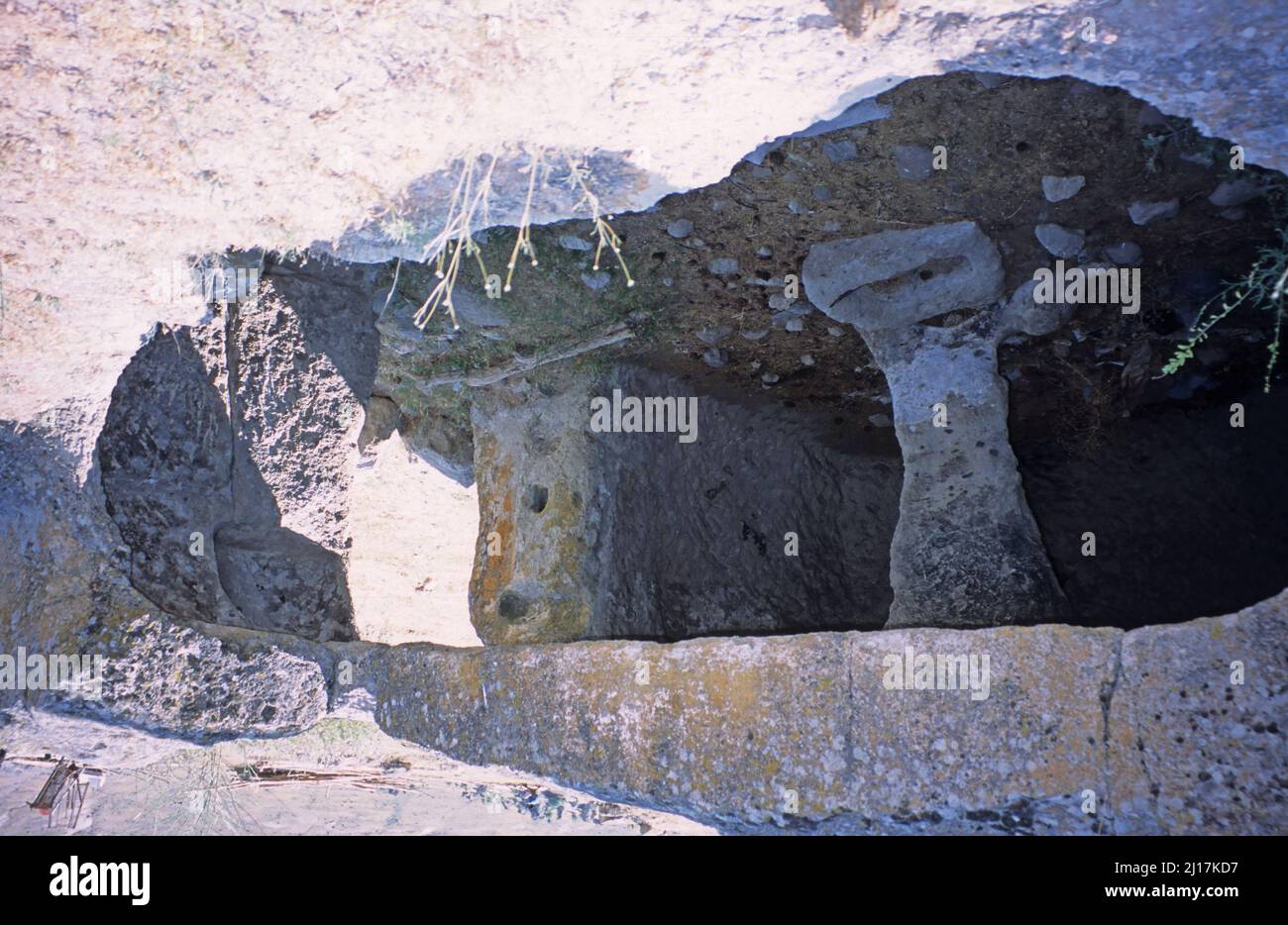 Abitazioni rupestri vulcaniche, pre-romane, presso il sito di Kilistra (Glystra) dove San Paolo Apostolo visitò, Gokyurt, Turchia Foto Stock