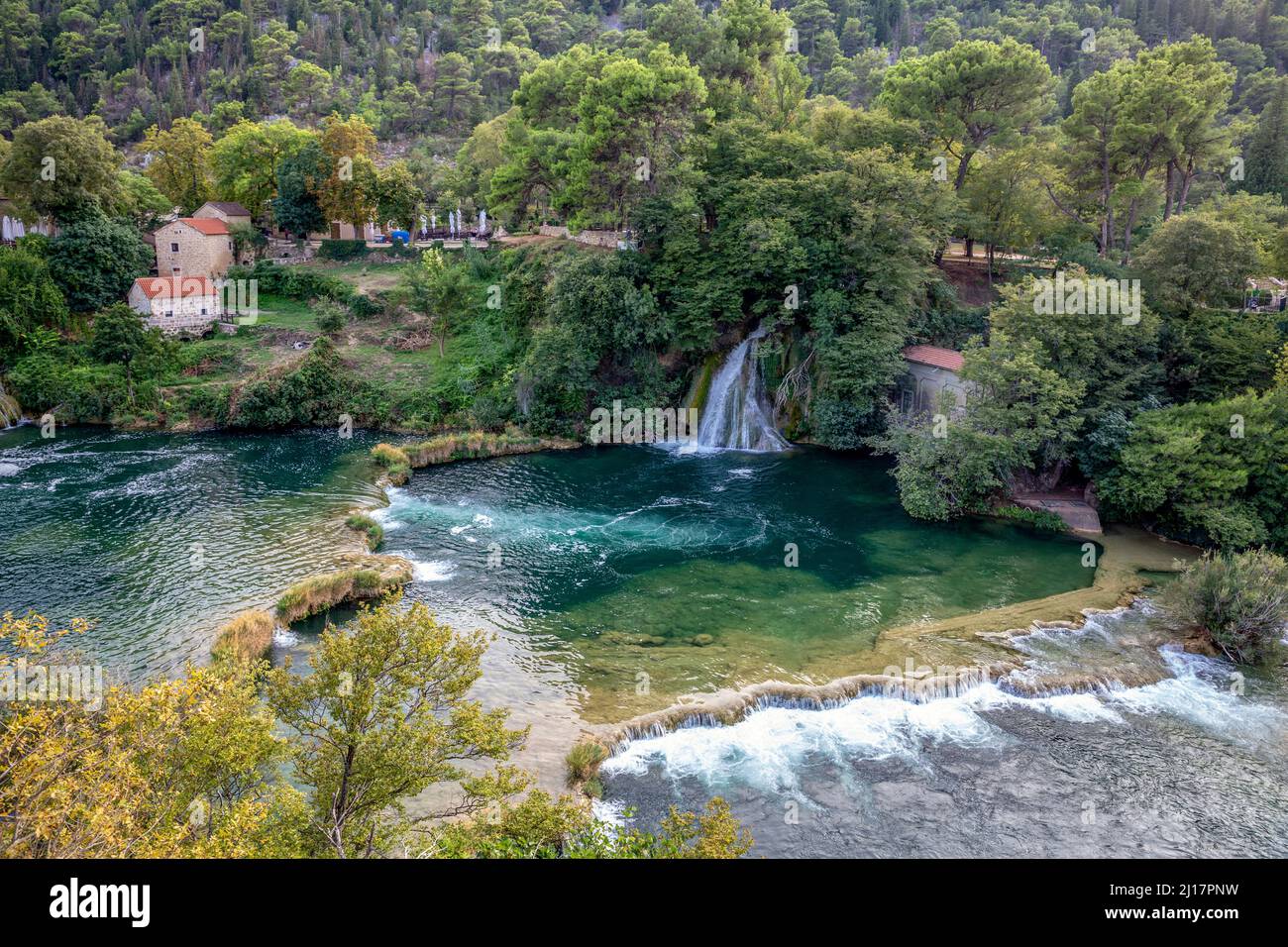 Vista idilliaca della cascata Skradinski Buk, Parco Nazionale di Krka, Sibenik-Knin, Croazia Foto Stock