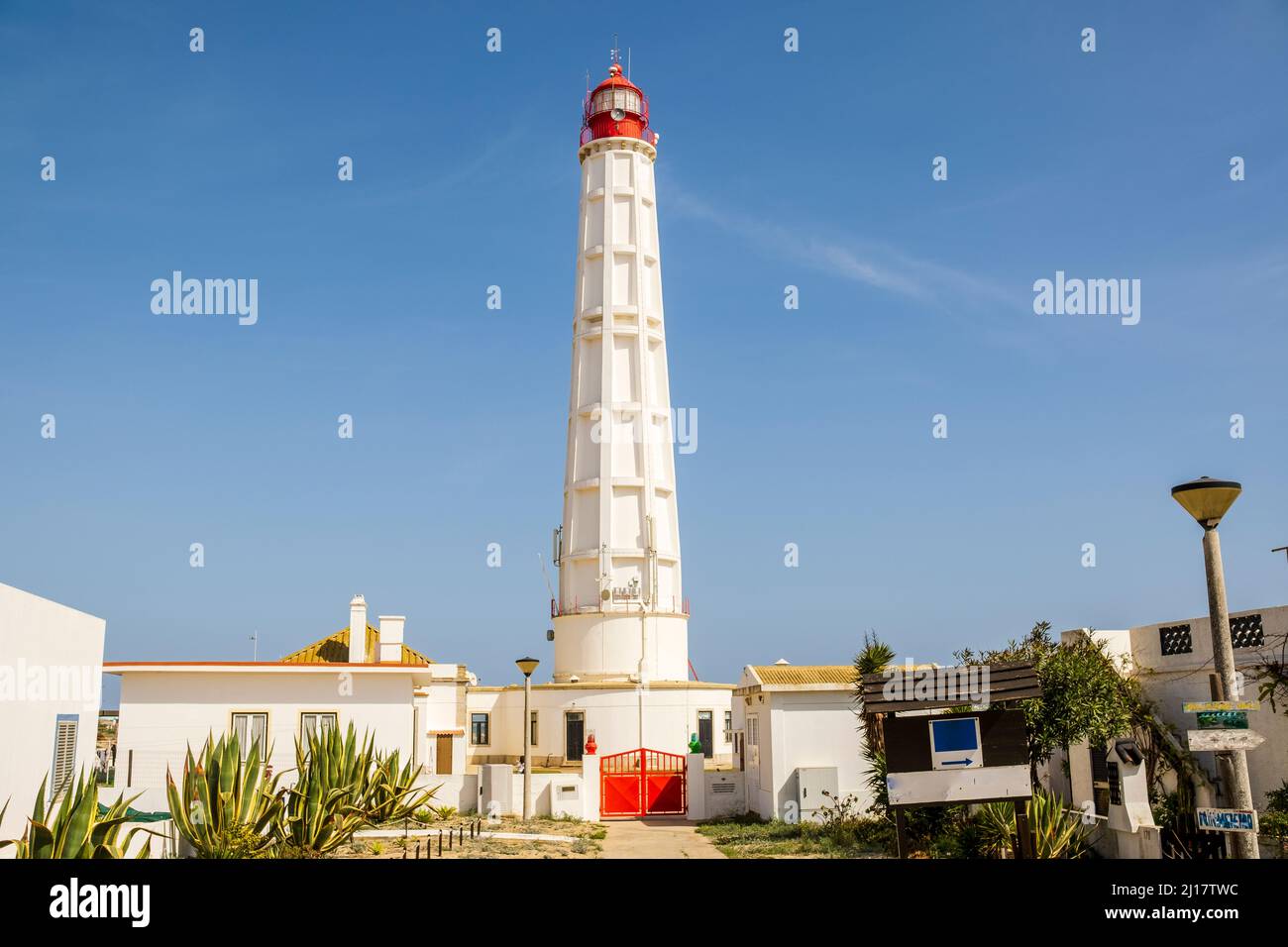 Faro a Farol Island, Disctrict Faro, Algarve, Portogallo meridionale Foto Stock