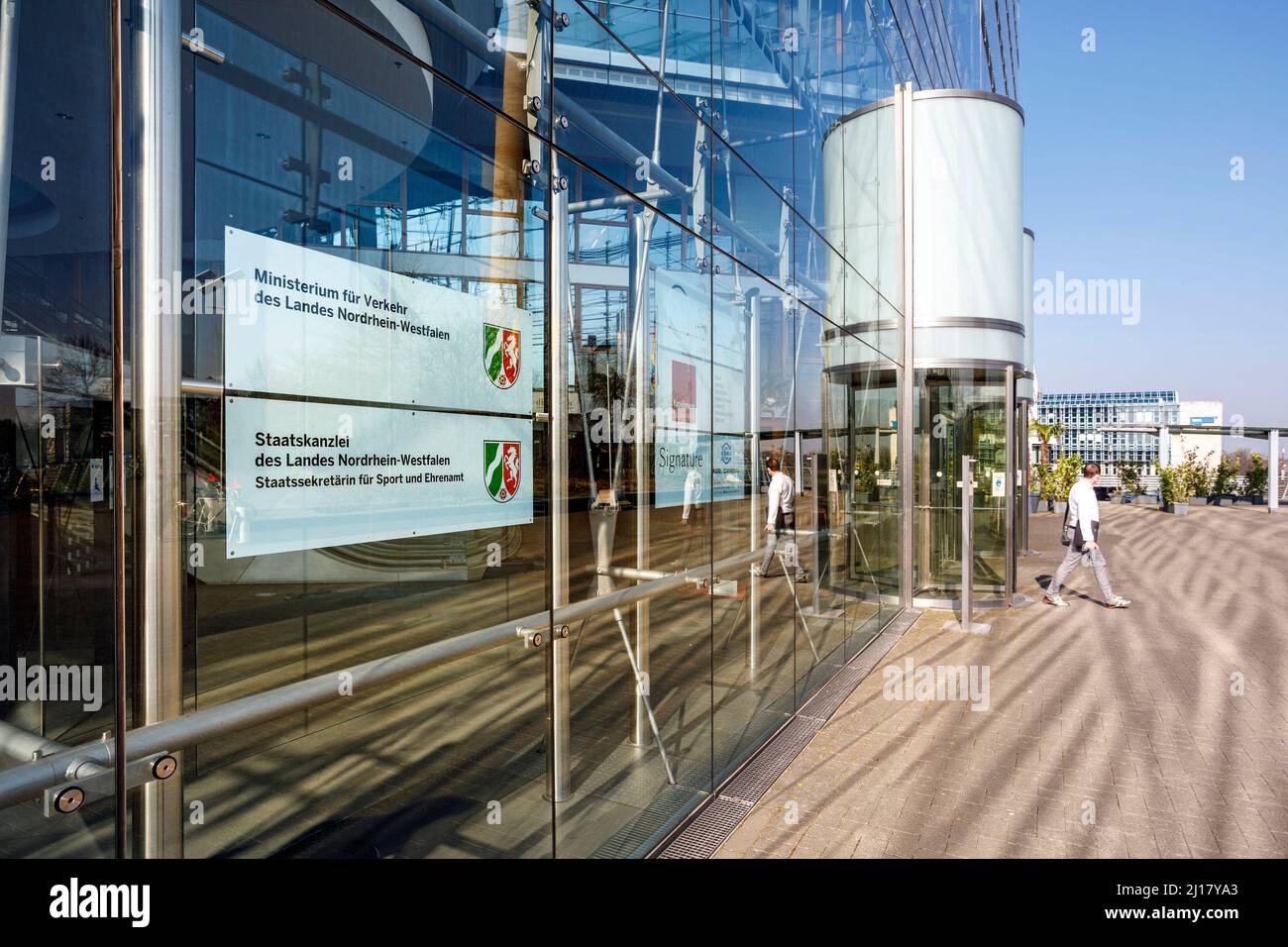 Ministerium für Verkehr des Landes Nordrhein-Westfalen mit Sitz im Stadttor Foto Stock