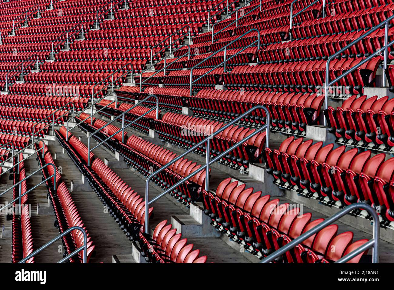 File di posti a sedere Red Stadium Foto Stock