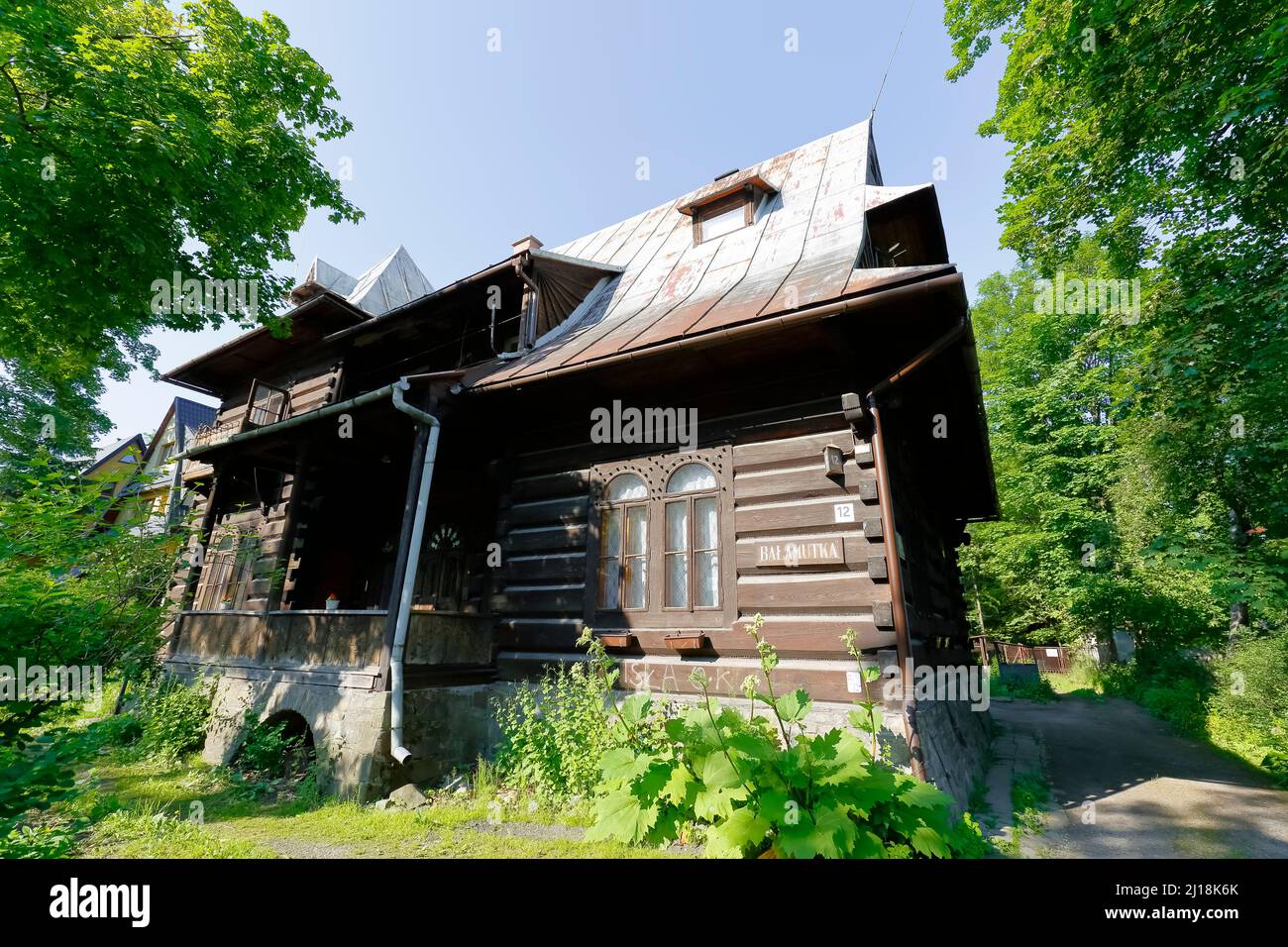 Zakopane, Polonia - 12 giugno 2015: Villa chiamata Balamutka, costruita in legno circa 1901, elencata nei documenti municipali di architettura storica Foto Stock