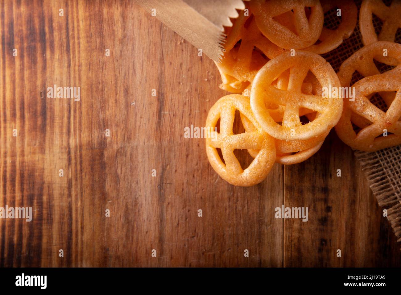 Chicharrones de Harina. Conosciuti anche come duros, duritos, ruote messicane del carro o pinnewheels, sono uno spuntino molto popolare fatto dalla farina, comunemente accom Foto Stock