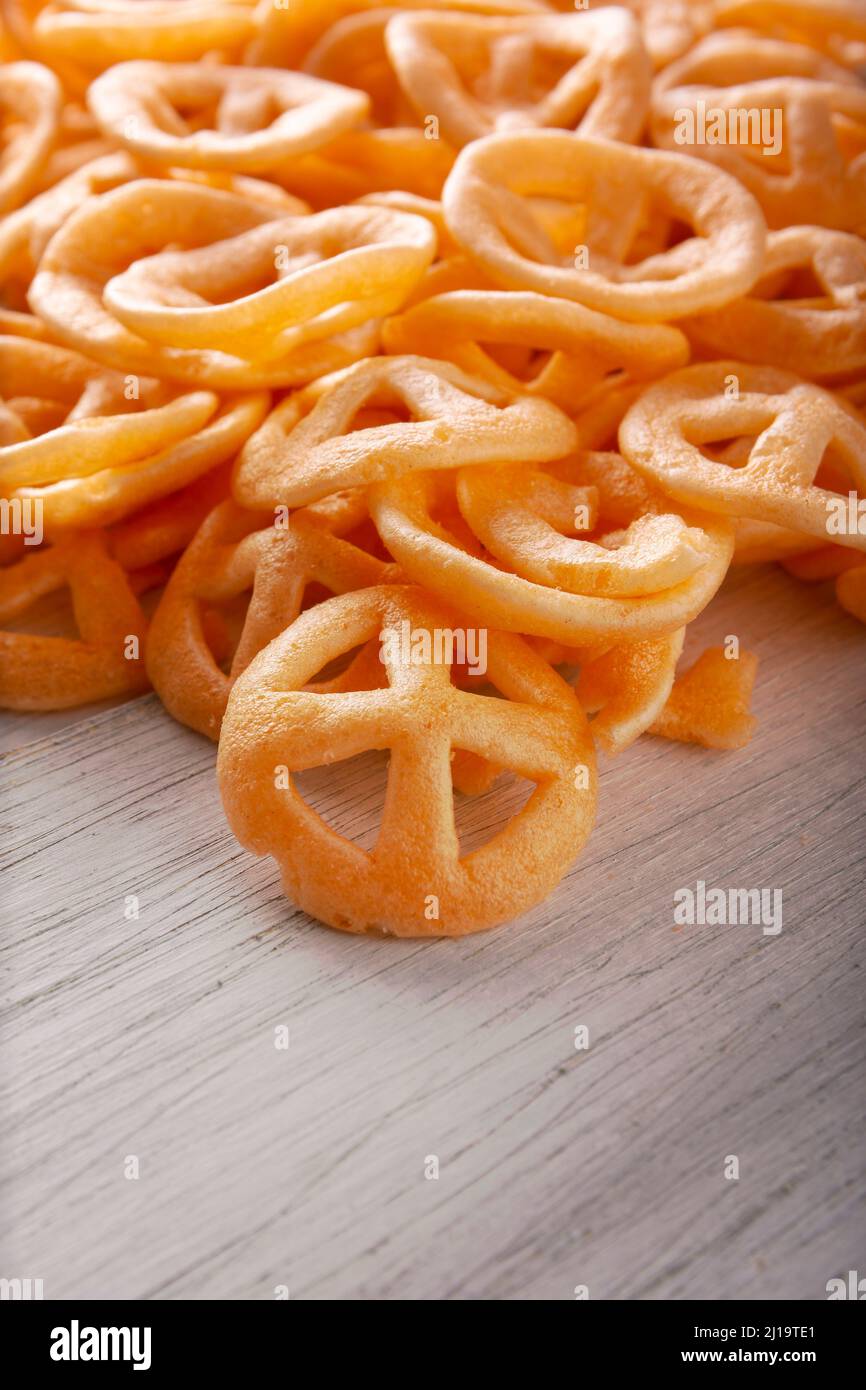 Chicharrones de Harina. Conosciuti anche come duros, duritos, ruote messicane del carro o pinnewheels, sono uno spuntino molto popolare fatto dalla farina, comunemente accom Foto Stock