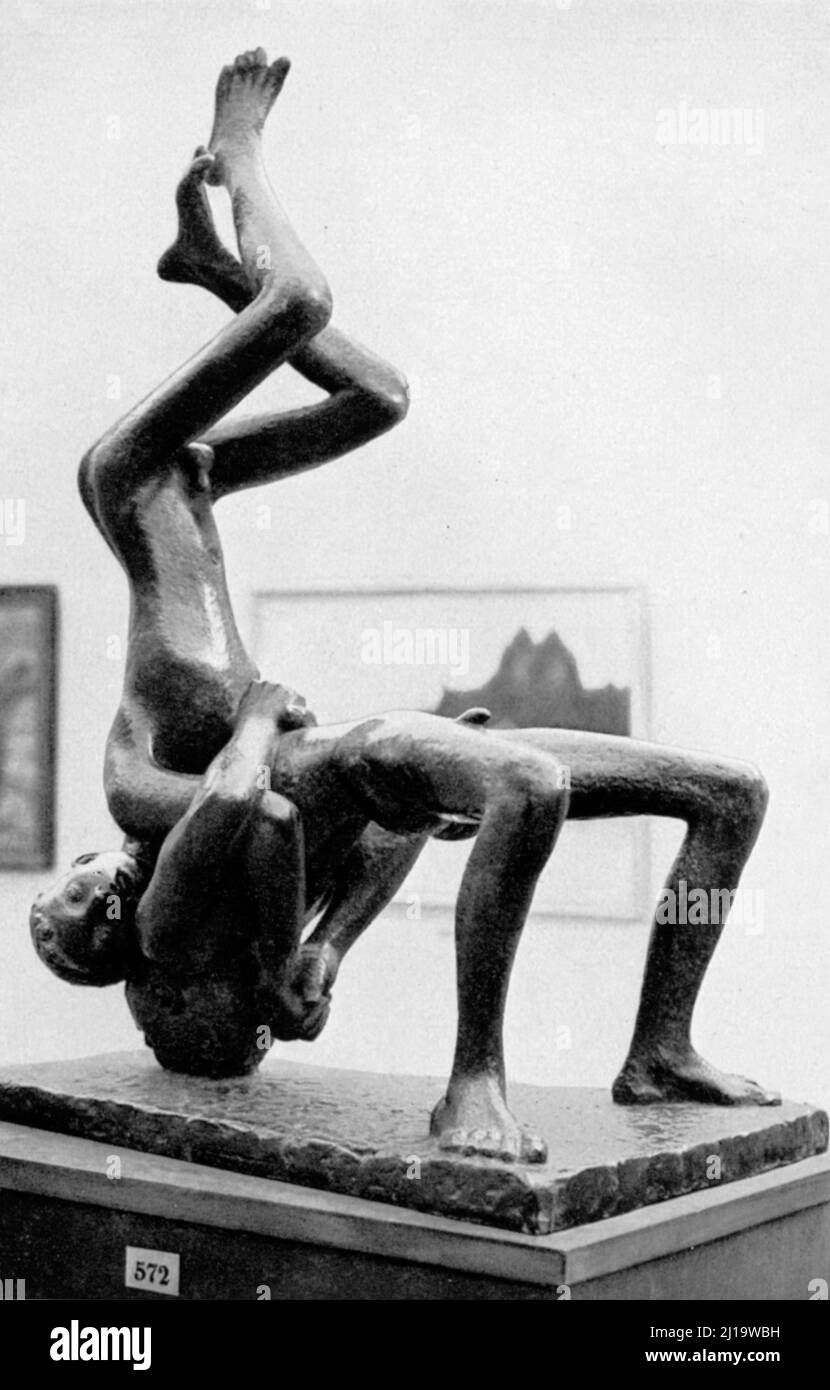 La scultura rotonda Wrestling Boys di Stig Blomberg (Svezia) ha ricevuto la medaglia di bronzo nella Divisione III Foto Stock