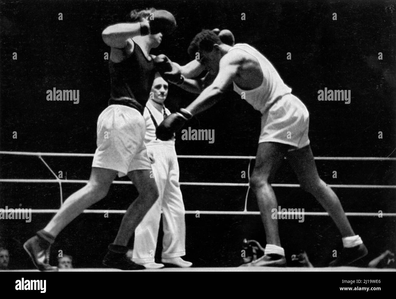 Pugilato, Herbert Runge (campione olimpico di pesi massimi) (Germania) lotta Lovell (Argentina) Foto Stock