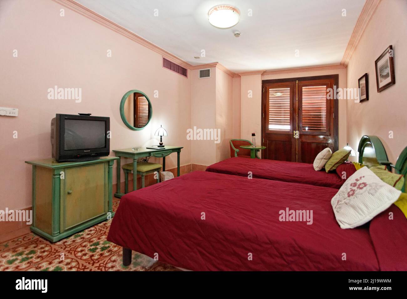 Room, Hotel Palacio Ofarill, 4JRWRJ7, Havana 10100, 159 Cuba, Caraibi Foto Stock