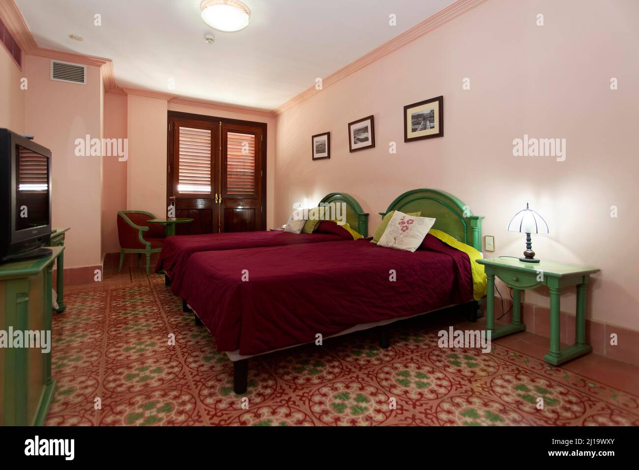 Room, Hotel Palacio Ofarill, 4JRWRJ7, Havana 10100, 159 Cuba, Caraibi Foto Stock