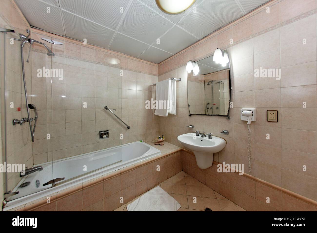 Bath, Hotel Palacio Ofarill, 4JRWRJ7, l'Avana 10100, 159 Cuba, Caraibi Foto Stock