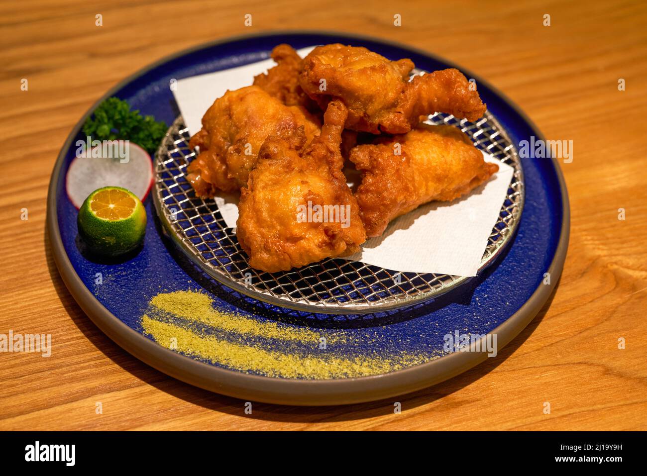 Un croccante e delizioso cibo giapponese, Tang Yang Fried Chicken Nuggets Foto Stock